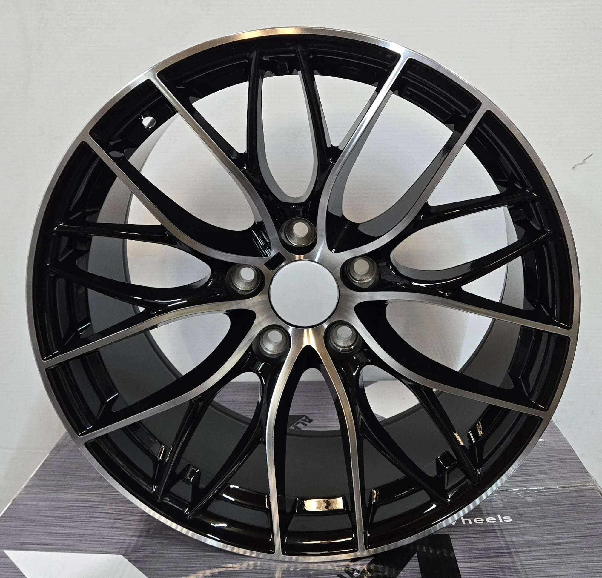 OE-549 405M 18x9.0 5x120 GLOSS BLACK MACHINE FACE