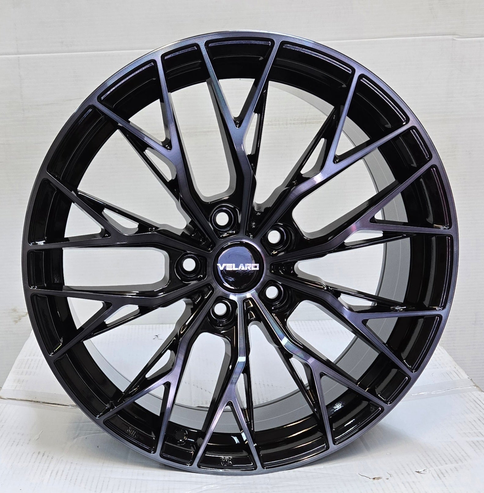 VELARO VR-32 18X8.5 5X114.3 GLOSS BLACK DARK TINT CB73.1 ET35