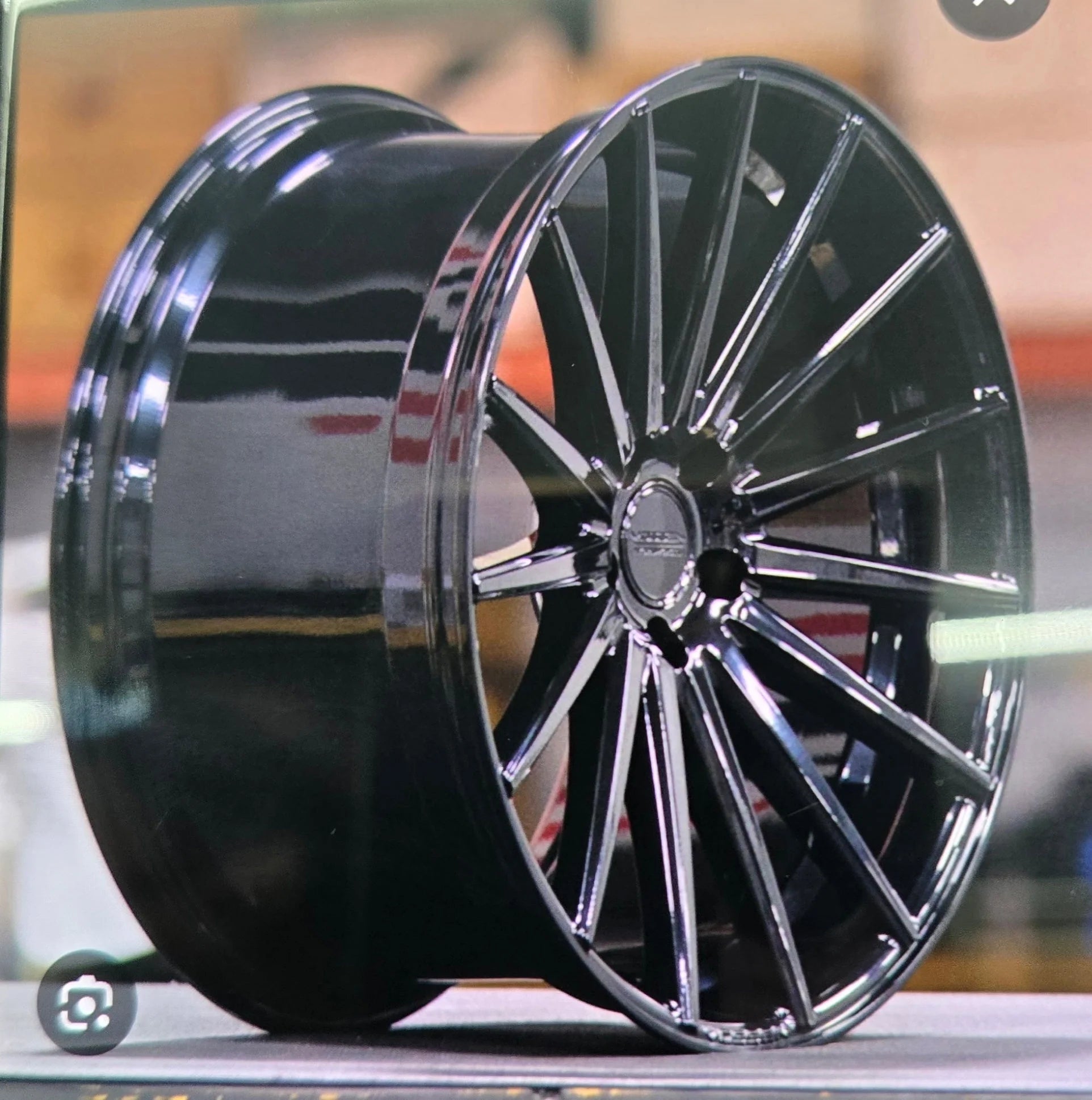 VOSSEN VFS32 22X9.0 5X114.3 GLOSS BLACK CB73.1 ET35