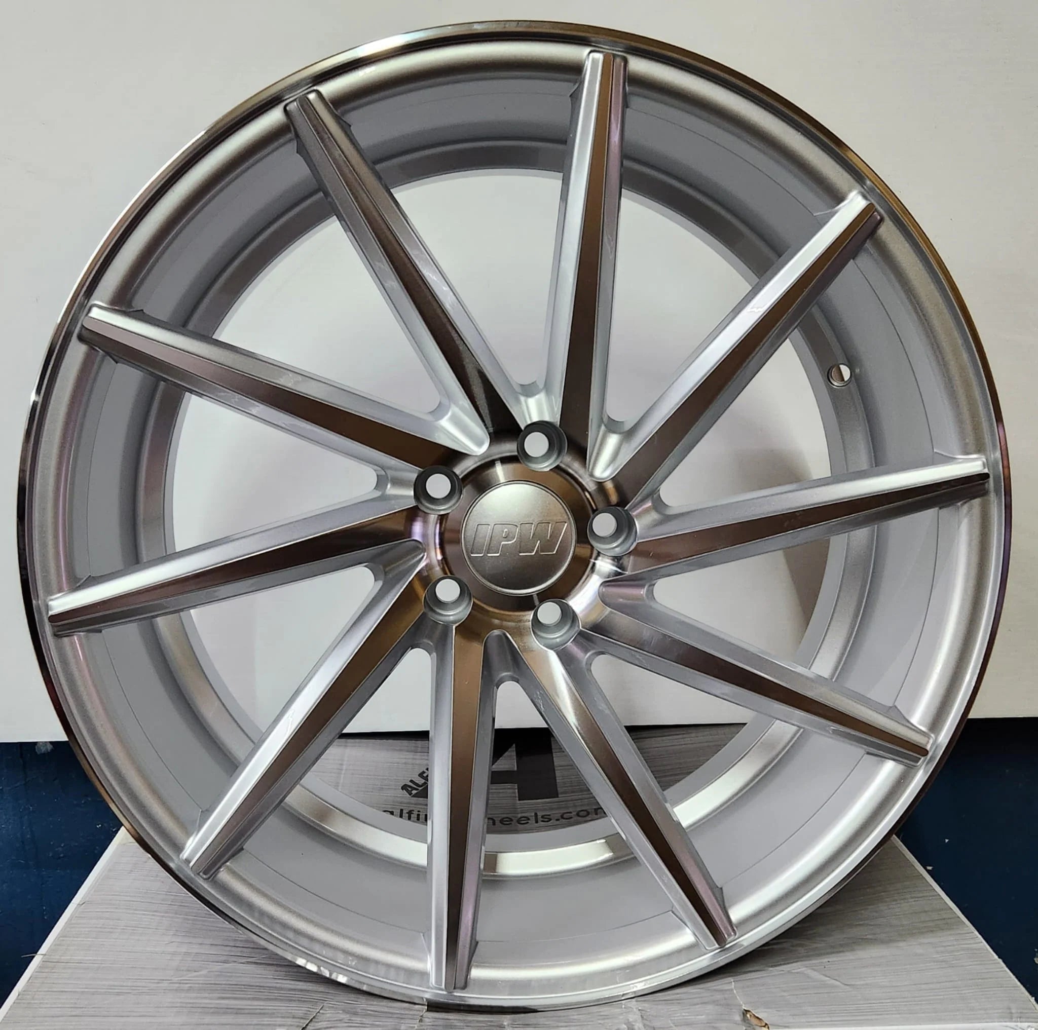 W013 19x8.5 5x112 5x4.5 SILVER CB73.1 ET35