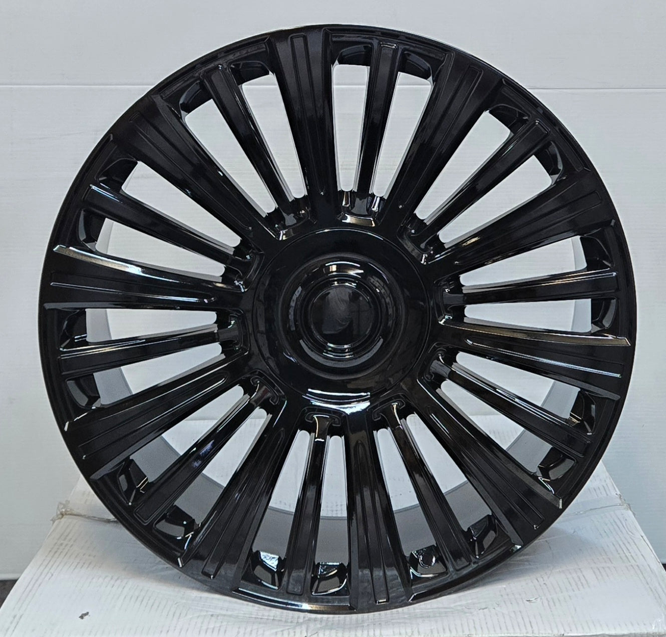 RS96 24X10.0 6X139.7 6X135 GLOSS BLACK CB87.1 ET28