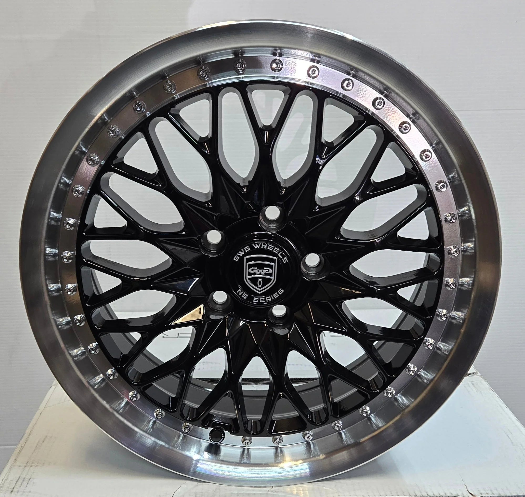 GWG NS5 17X7.5 5X114.3 GLOSS BLACK MACHINED CHROME RIVETS