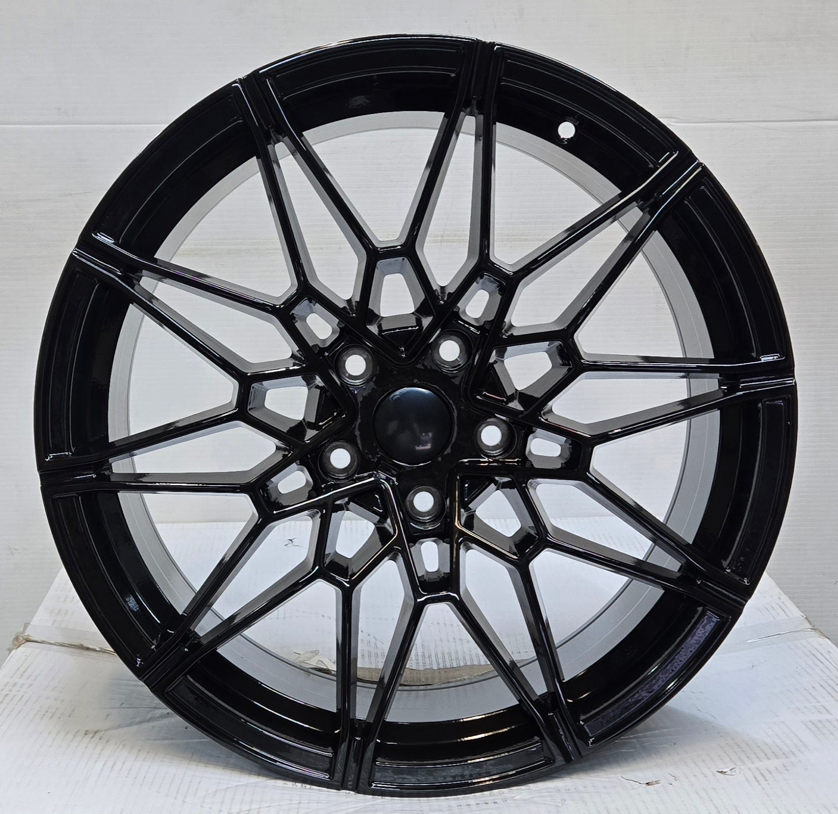 877 19X8.5 5X120 GLOSS BLACK CB72.1 ET35