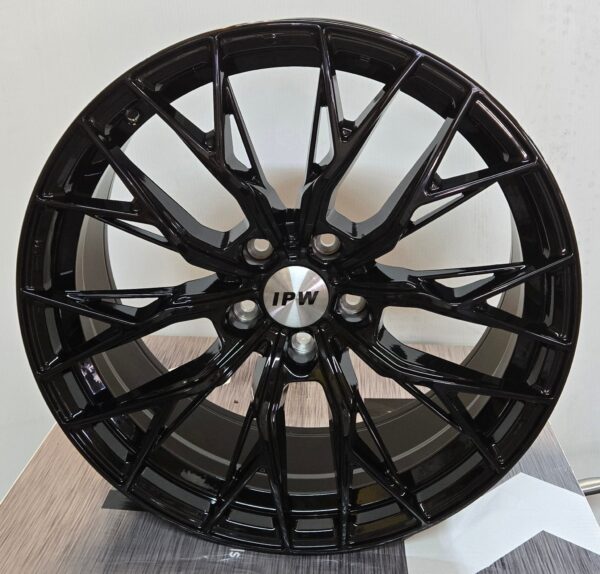 W1550 17×7.5 5×114.3 GLOSS BLACK CB73.1 ET35