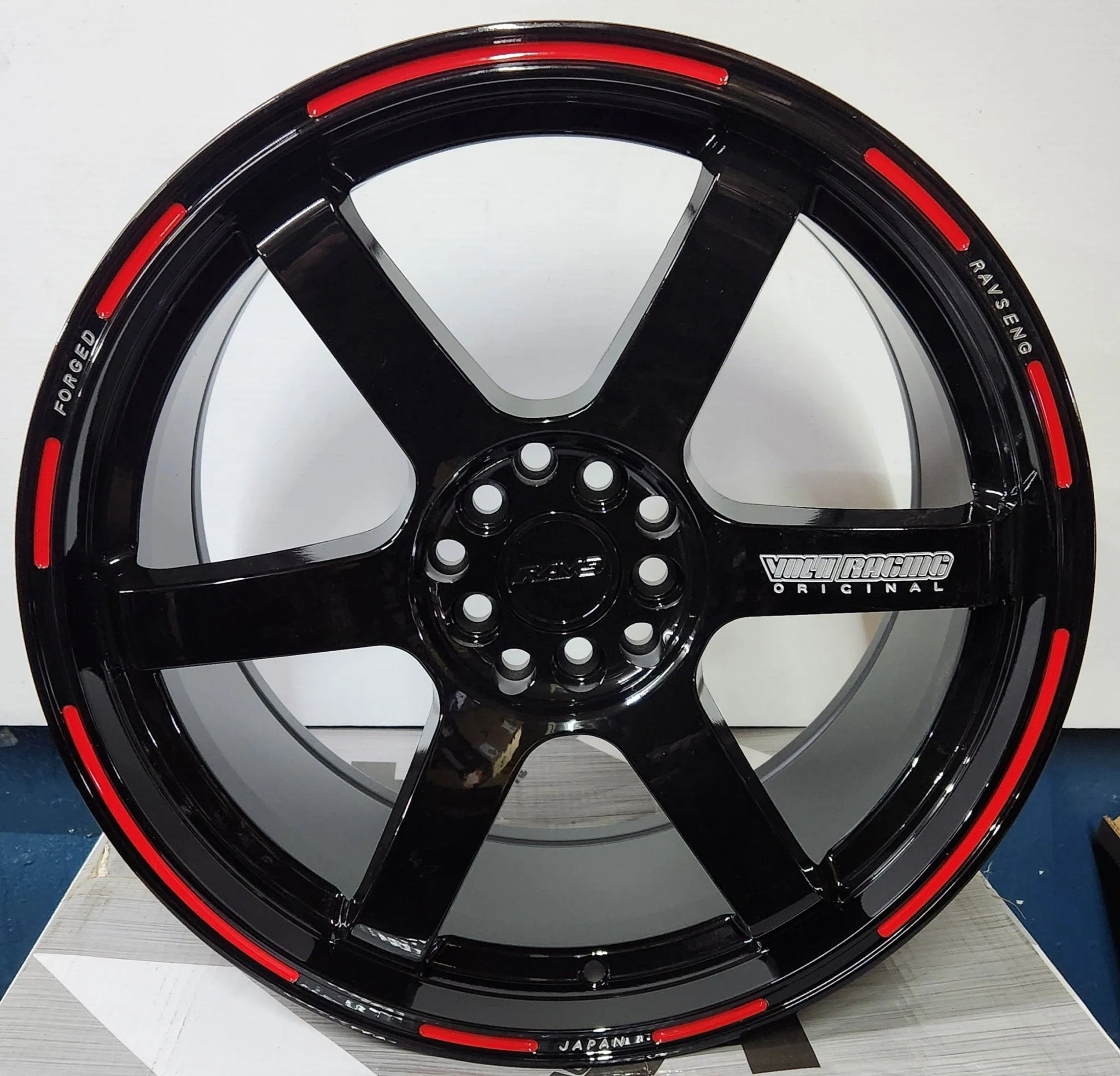 TE37 ULTRA REP 18x8.5 5x100 / 5x112 / 5x114.3 GLOSS BLACK WITH RED LINE
