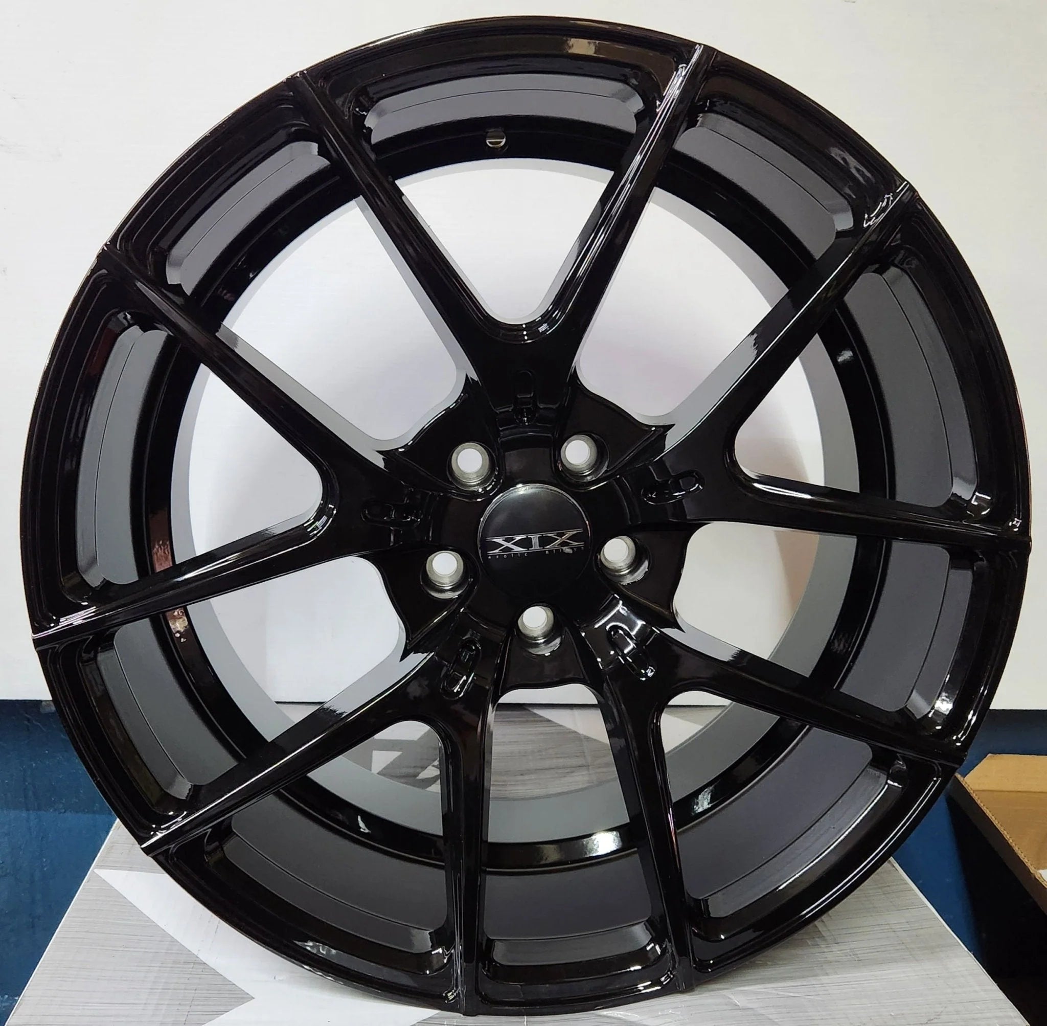 W1405 20X8.5 5X114.3 GLOSS BLACK