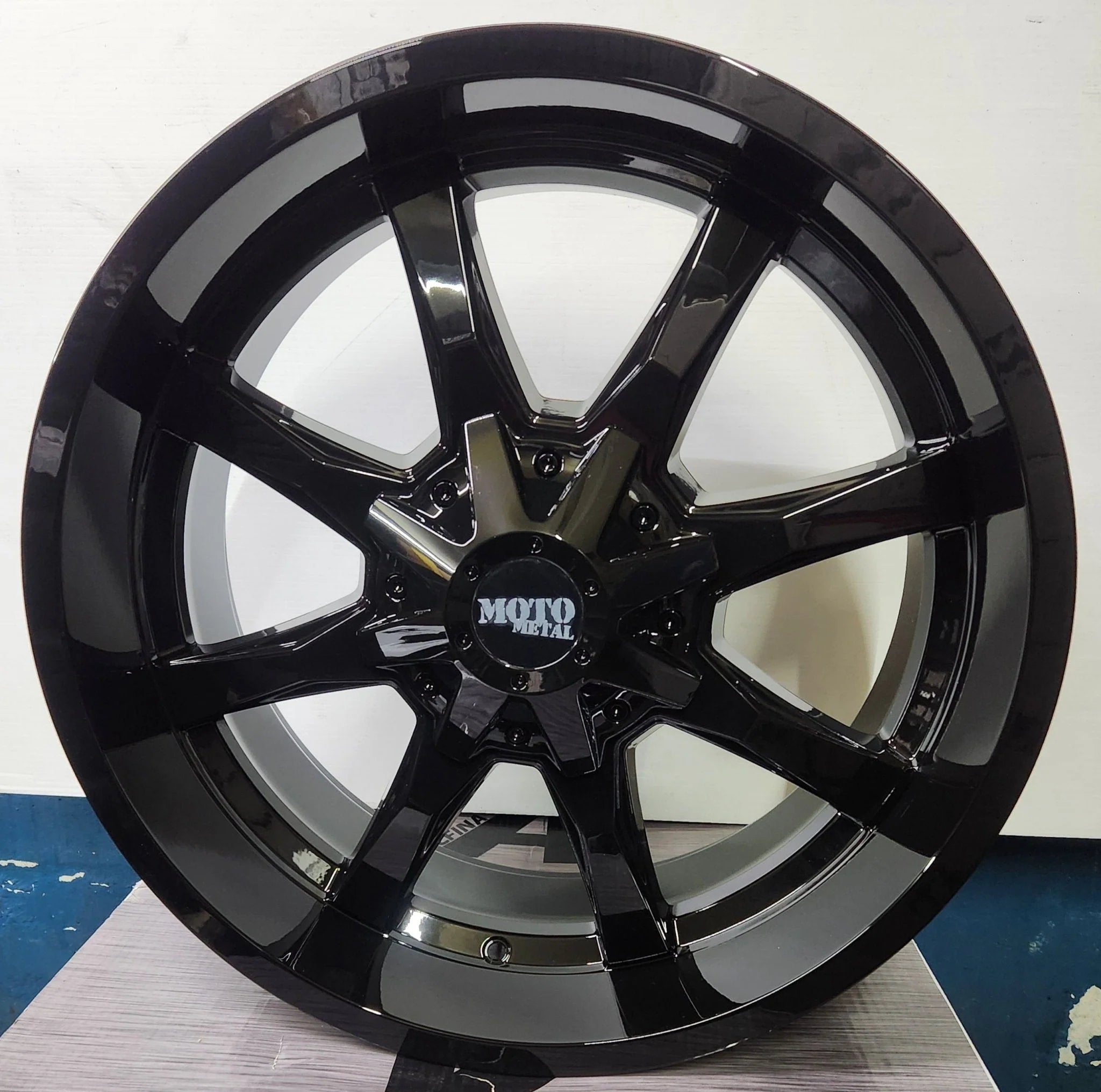 MO970 FUEL 18x9 8x170 GLOSS BLACK