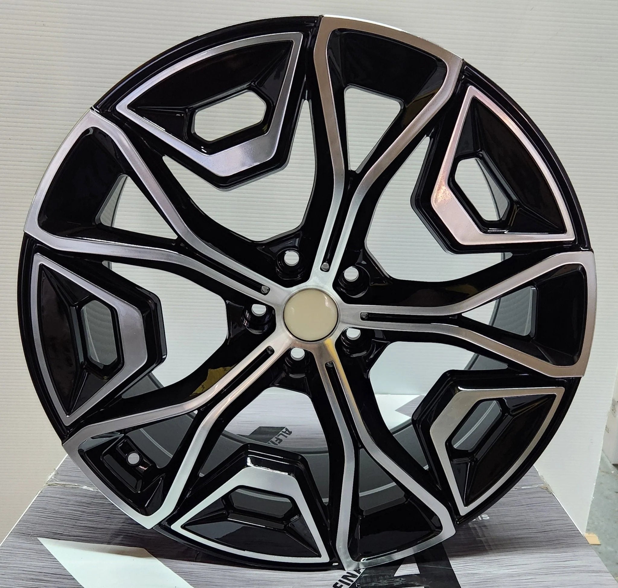 OE-541 1021M STYLE 20x9.5 5x112 GLOSS BLACK MACHINE FACE CB66.1 ET37