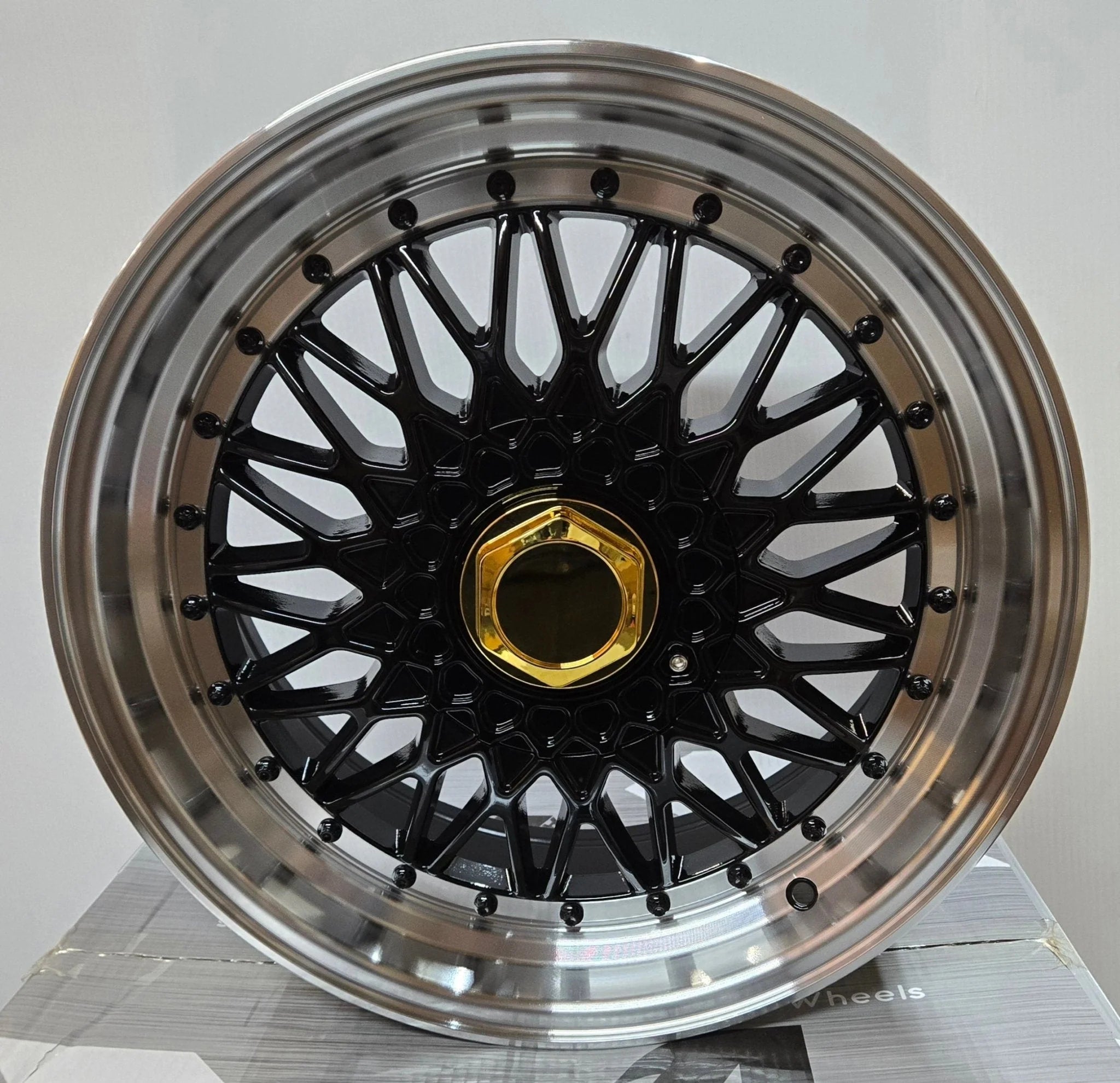 PW-RD10 17X7.5 5X120 5X114.3 GLOSS BLACK MACHINE LIP + BLACK RIVETS