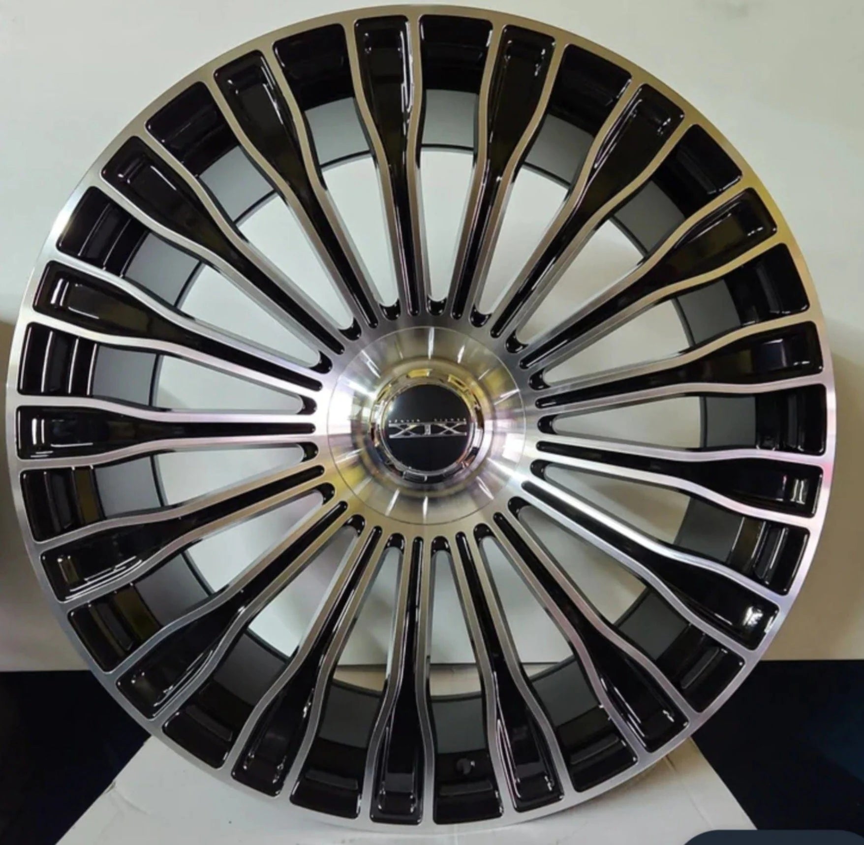 OE-0313 1005-F 20x8.5 5x112 GLOSS BLACK MACHINED FACE (STAGGERED) 8x180 20