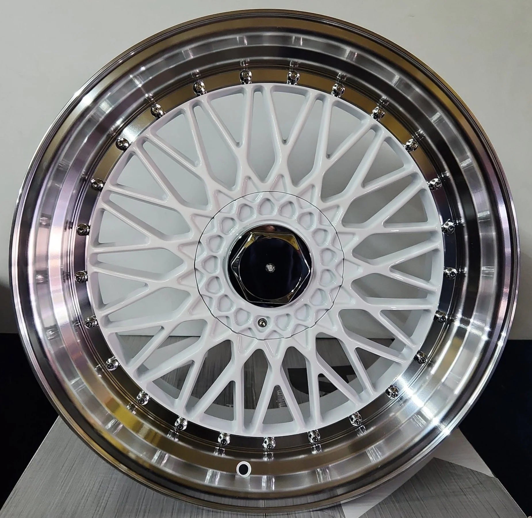 ALFINA AY679-22x10.5 5x112- 5x120 glossy white machine lips