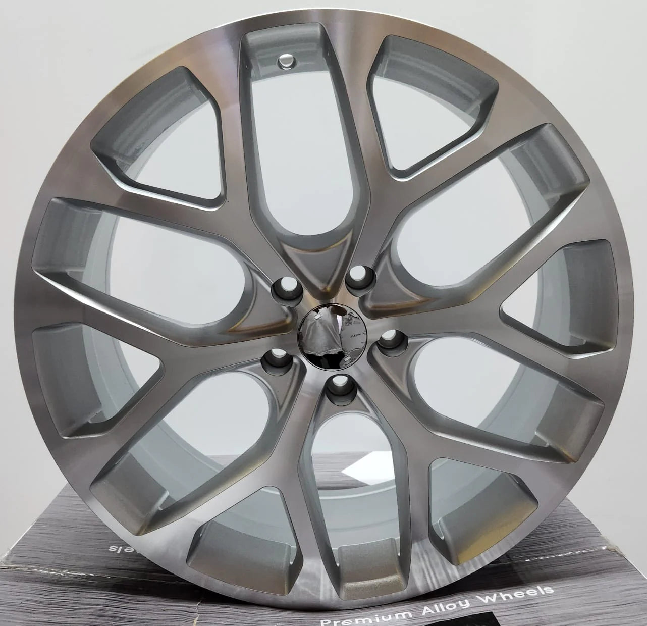 SNOWFLAKE U105 20x7.5 5x114.3 MACHINE FACE SILVER CB73.1 ET40