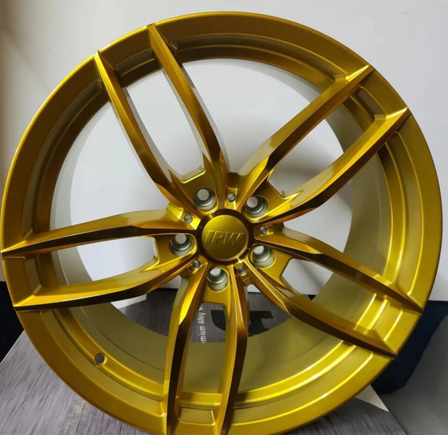 W524 19X8.5 5X114.3 Satin Gold