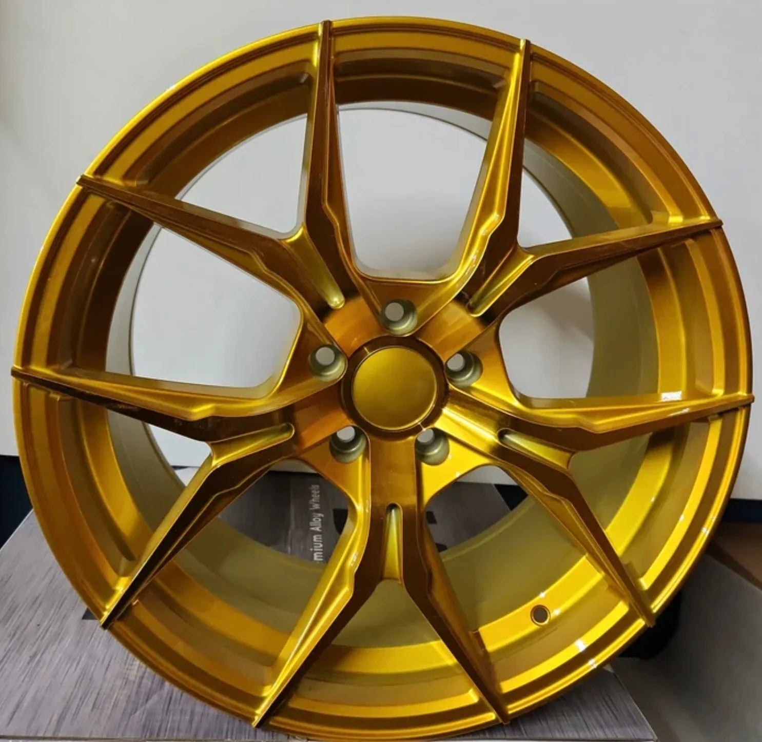 W531 19X9.5 5X114.3 Gold