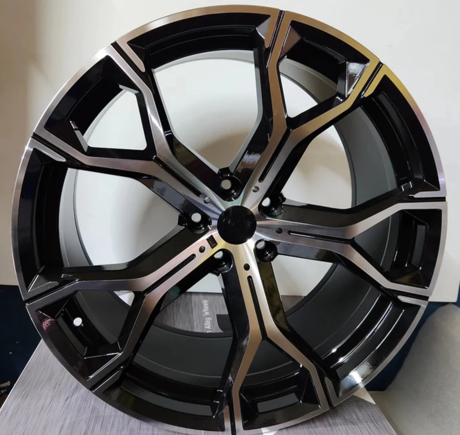 W702 20X10.5 5X112 BLACK MACHINE