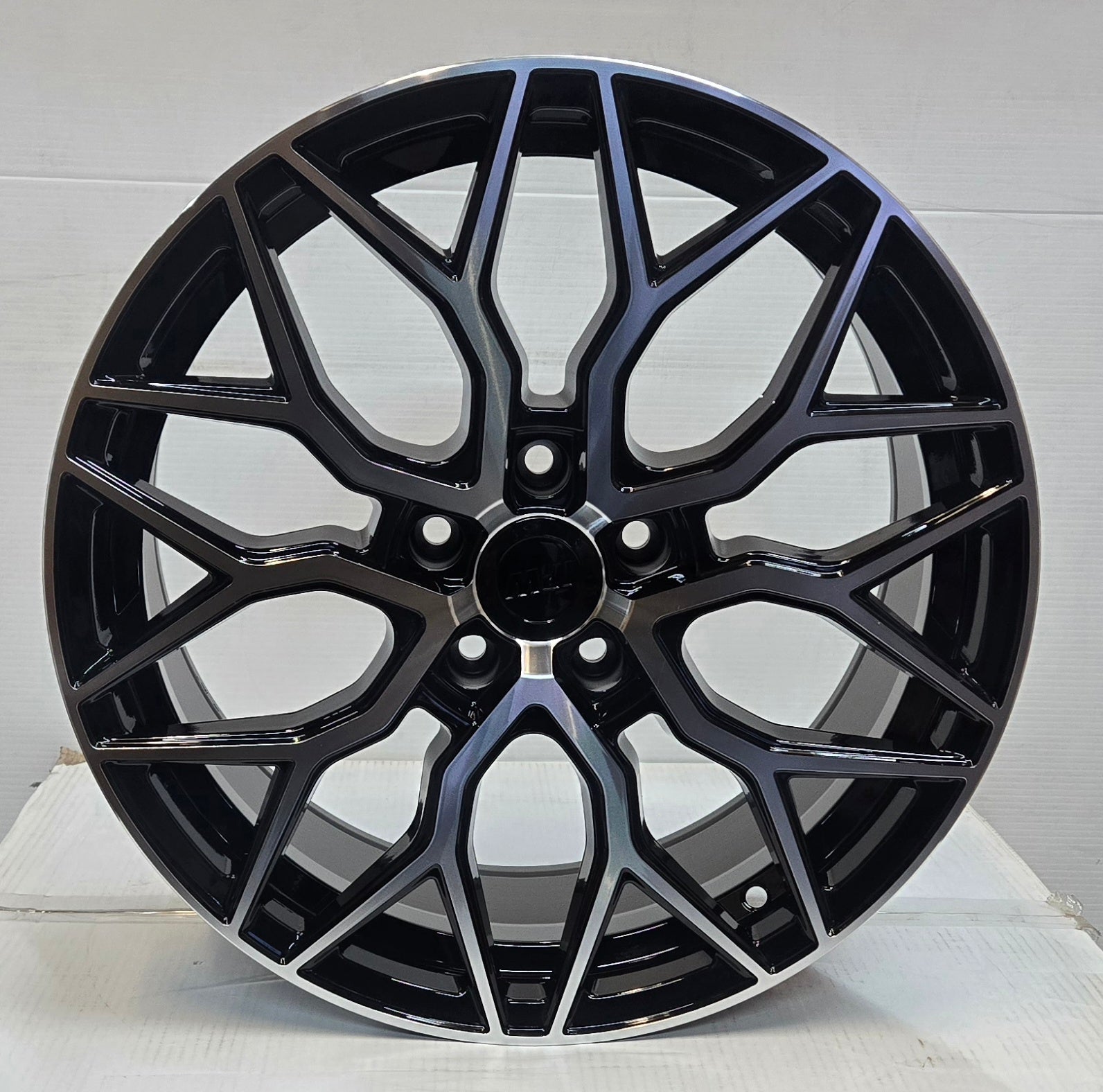 W028 18X8.5 5X112 5X114.3 BLACK MACHINED FACE CB73.1 ET35