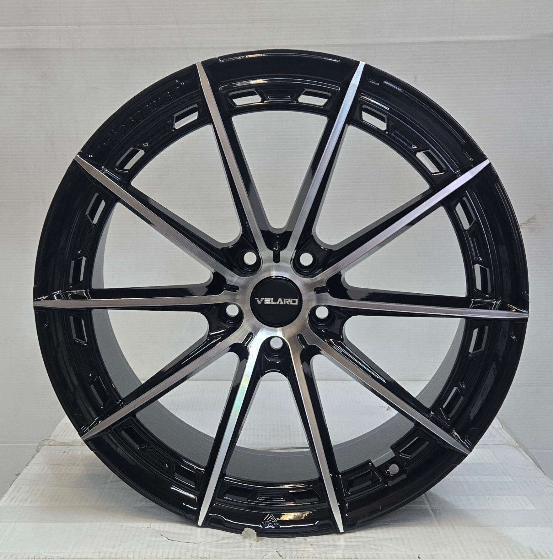 VELARO VR-41 20X9.0 5X114.3 GLOSS BLACK MACHINED FACE CB73.1 ET35