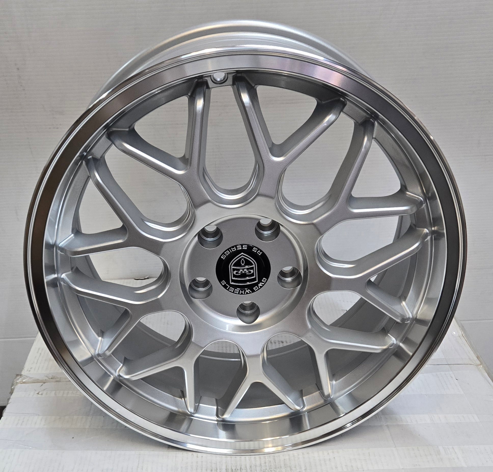 GWG RS3 18X8.5 5X114.3 SILVER MACHINED LIP