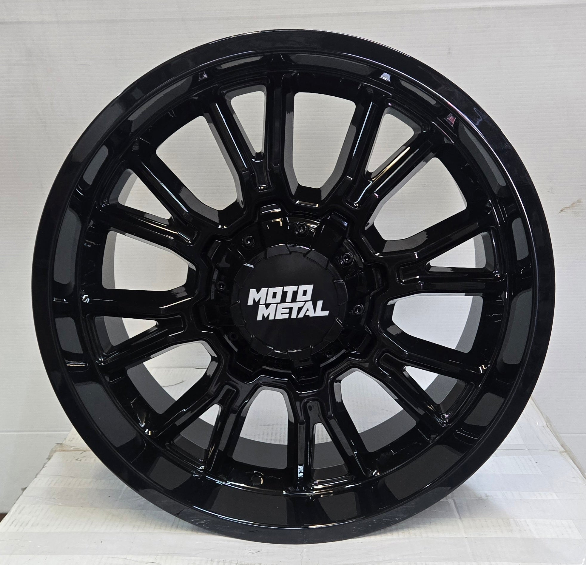 MO810 20X10.0 5X127 5X139.7 GLOSS BLACK CB78.1 ET18