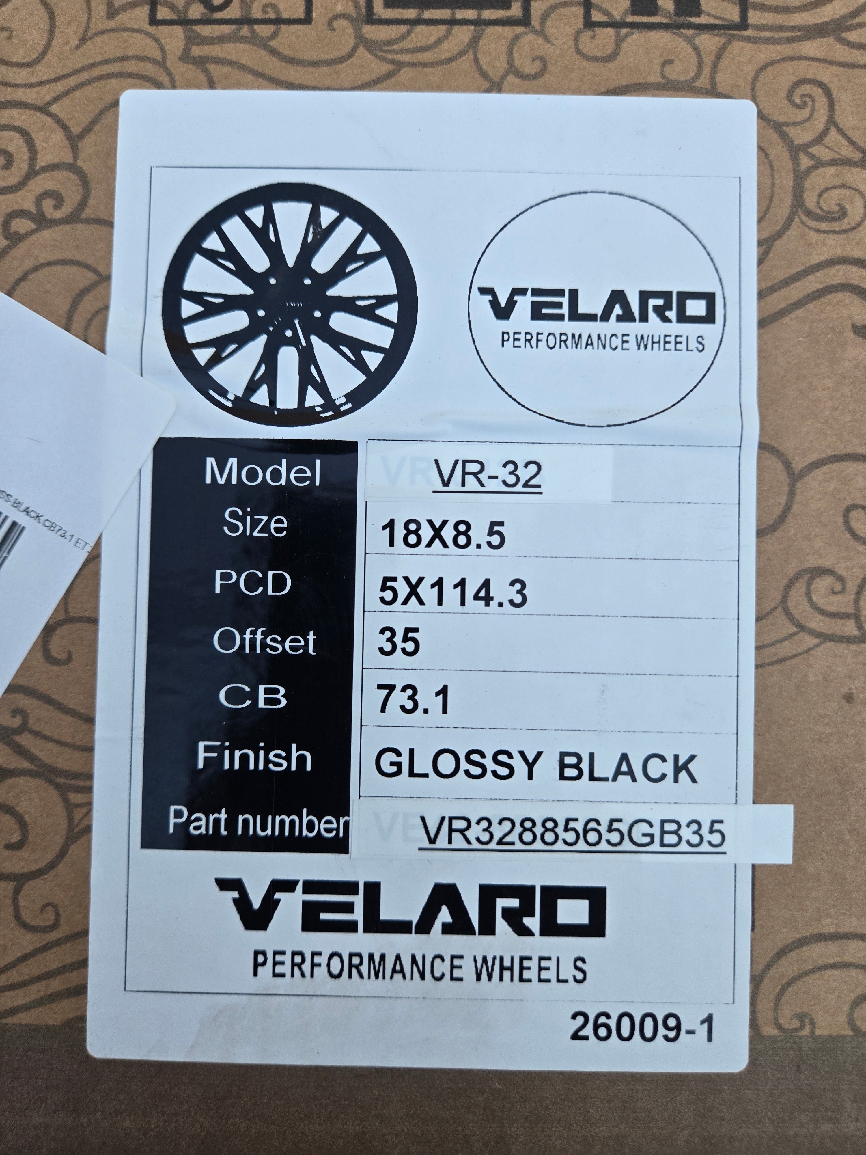 VELARO VR 18X8.5 5X114.3 GLOSS BLACK CB73.1 ET35