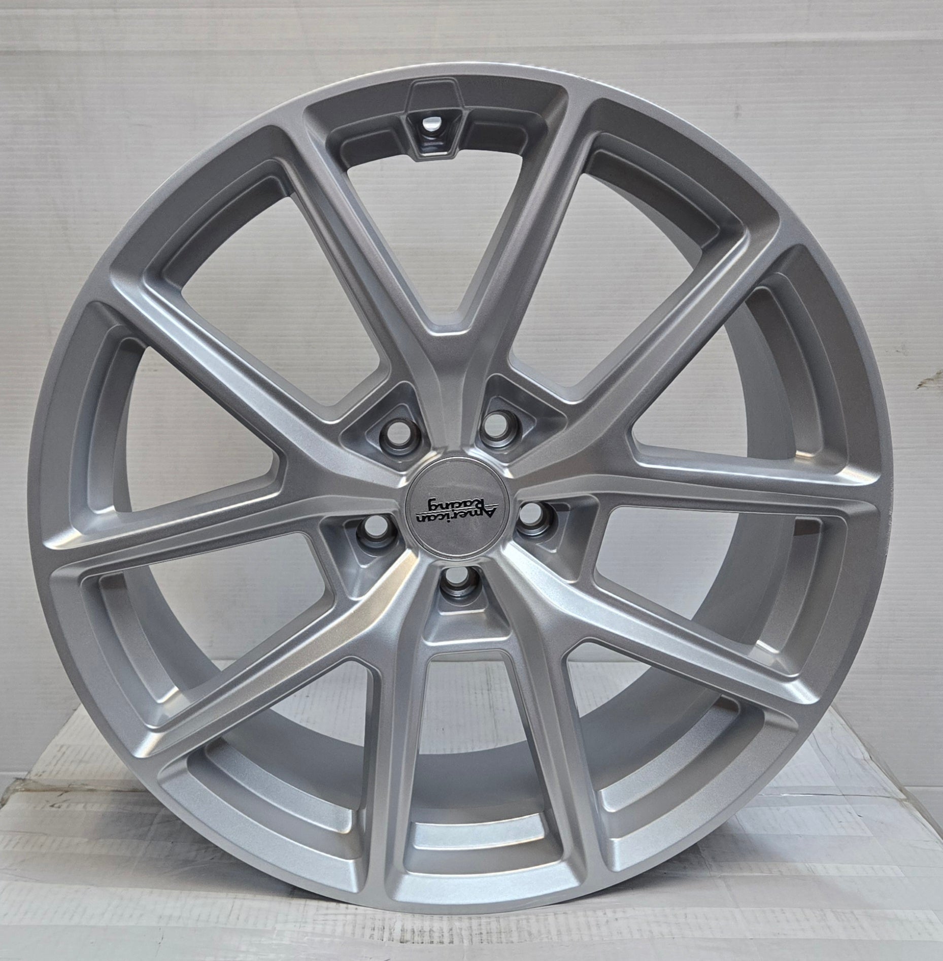 AR943 18X8.0 5X120 SILVER CB73.1 ET35