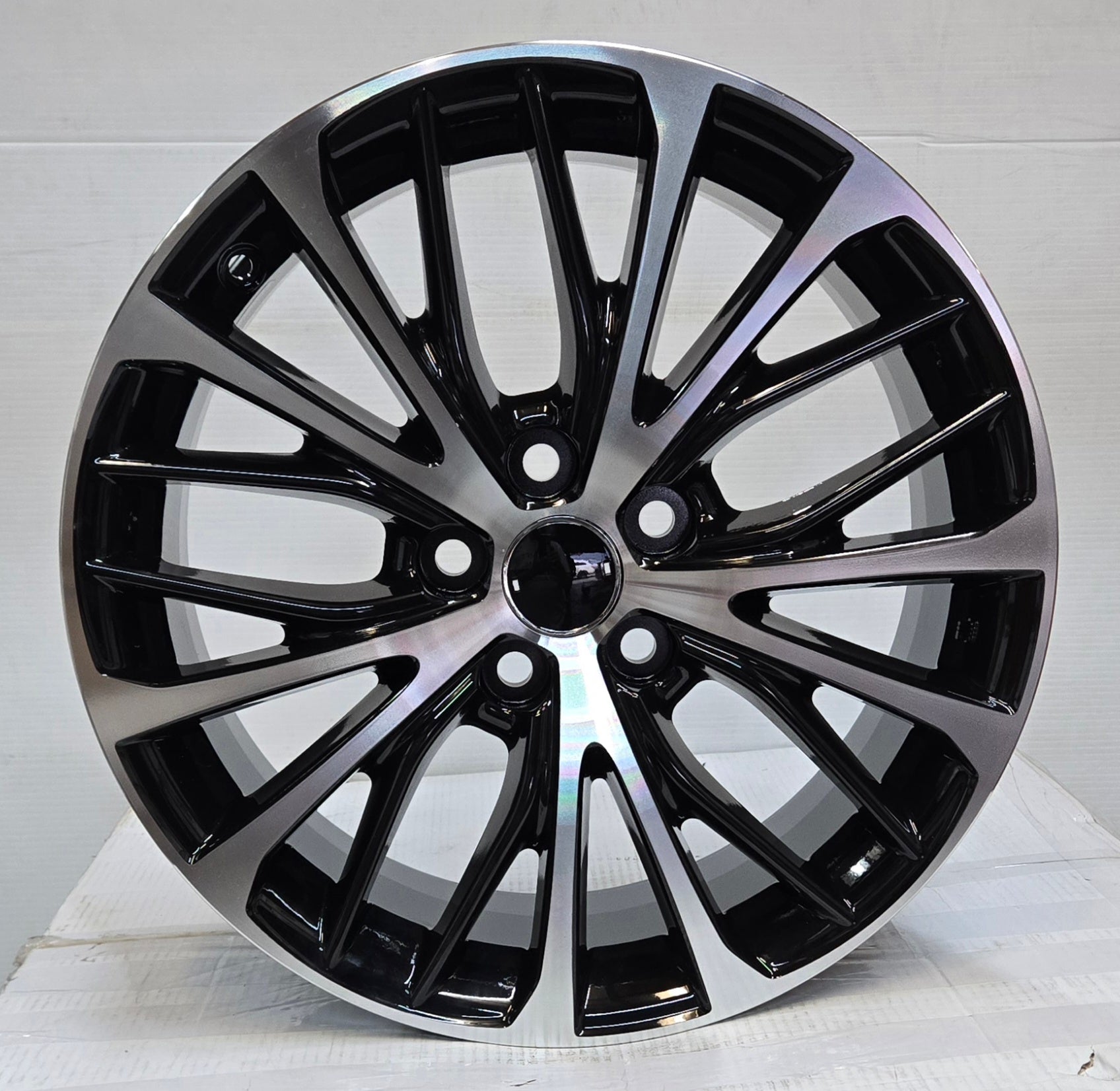 TOYOTA D10433 18X8.0 5X114.3 BLACK MACHINED FACE CB60.1 ET50
