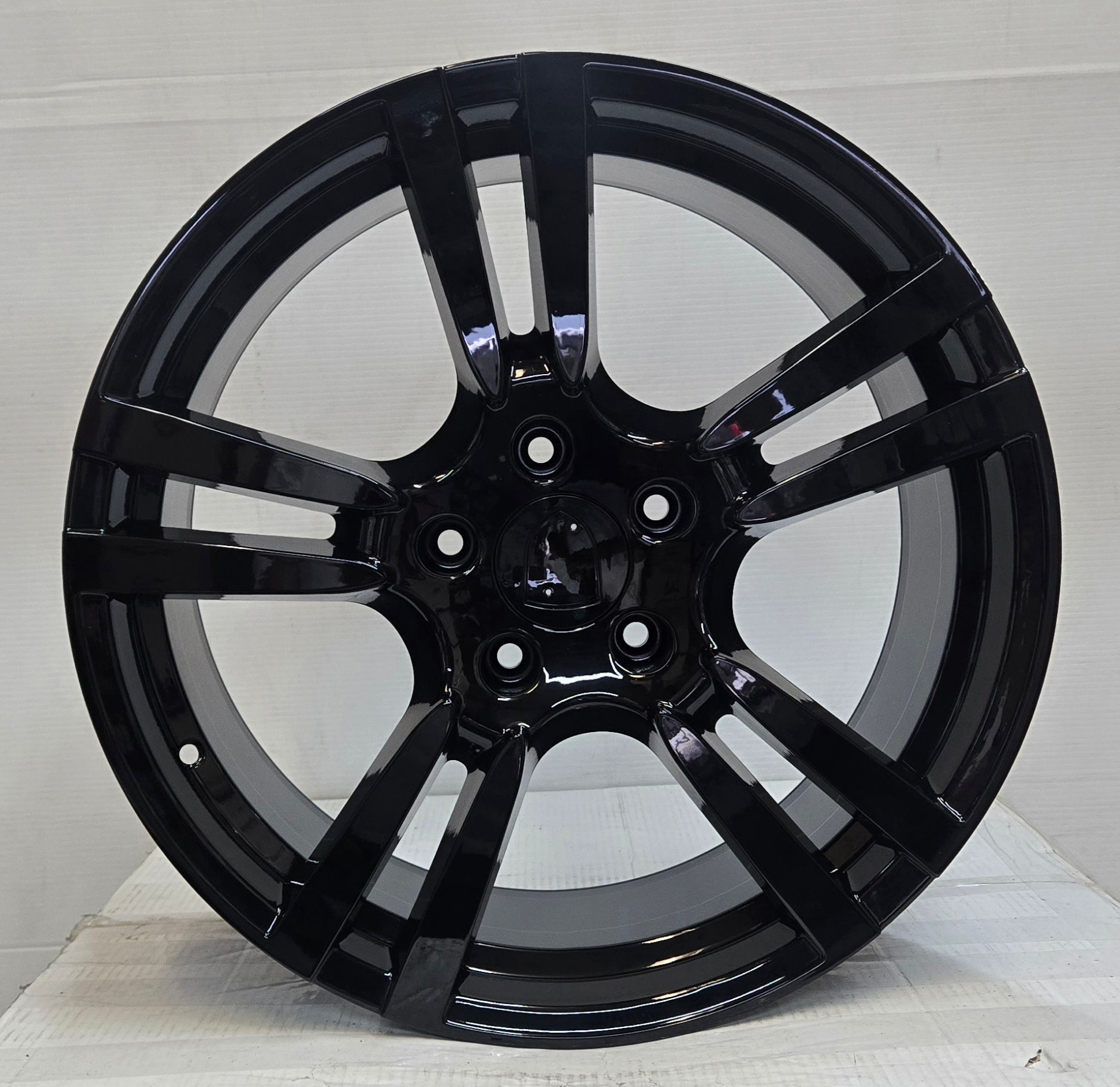 W856 20X9.5 5X130 GLOSS BLACK CB71.6 ET56