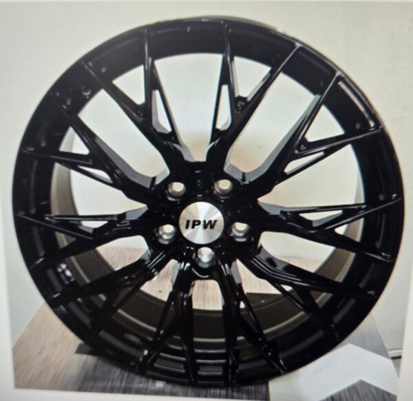 W1550 18X8.0 5X108 GLOSS BLACK CB73.1 ET35