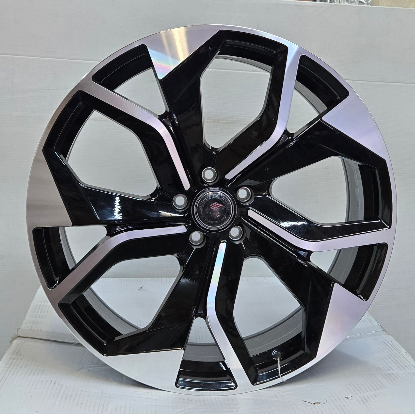 104012 22x8.0 5x114.3 BLACK MACHINED FACE CB73.1 ET40
