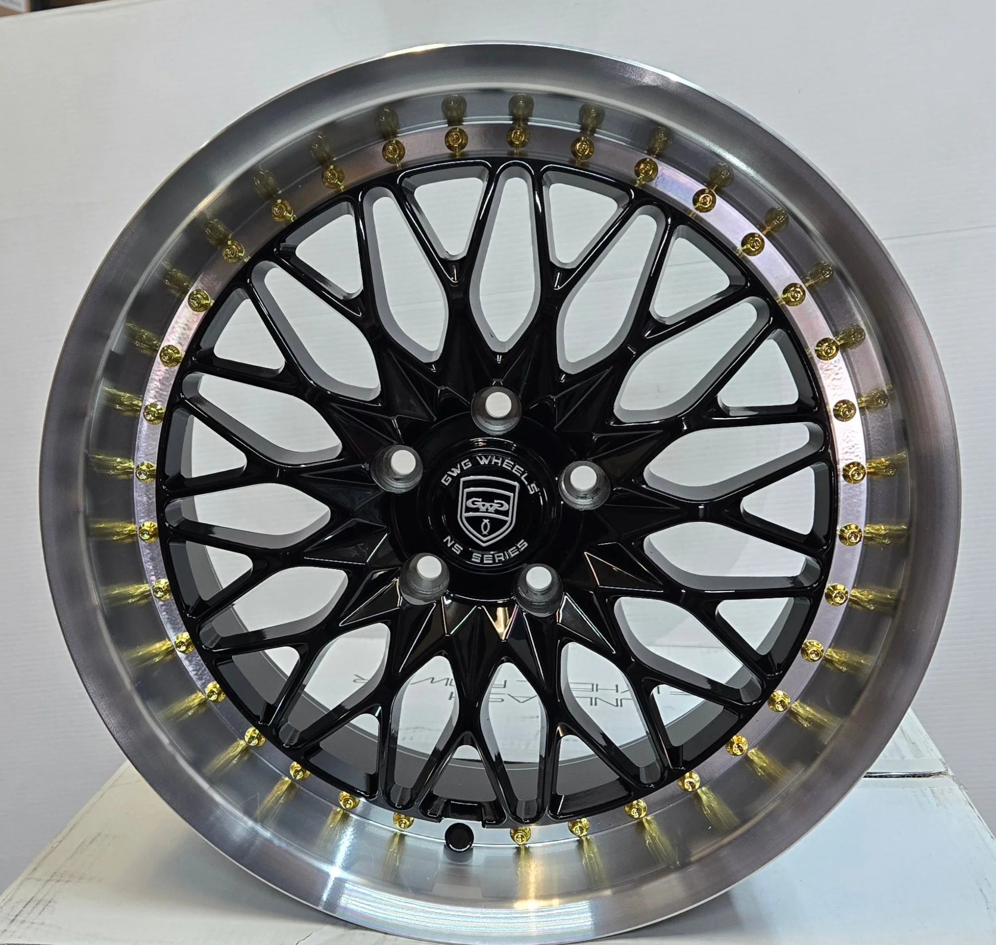 GWG NS5 18x8.5 5x114.3 GLOSS BLACK MACHINED LIP GOLD RIVETS