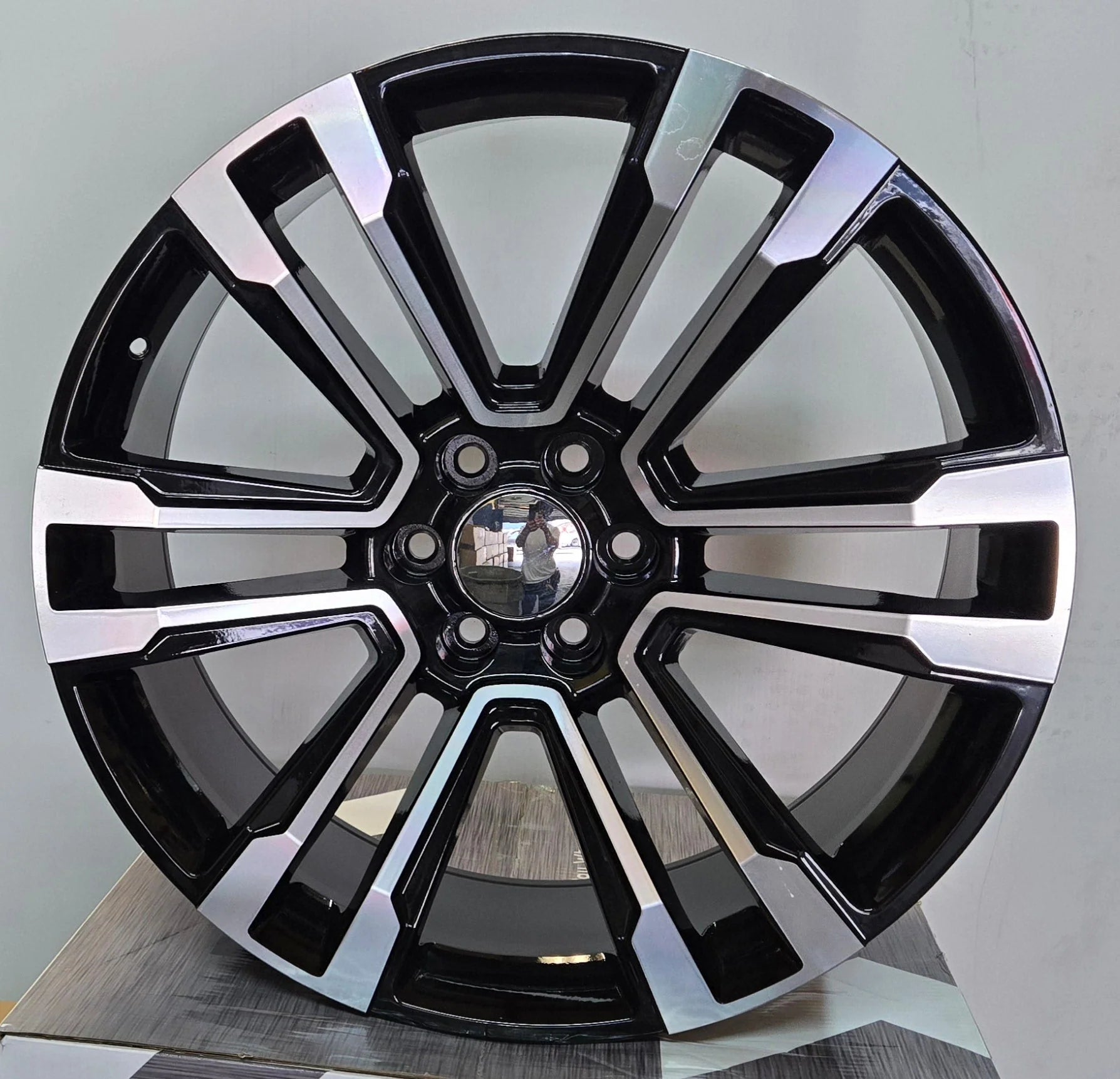 REP328-24185BM 24x10 6x5.5 BLACK MACHINED B+M