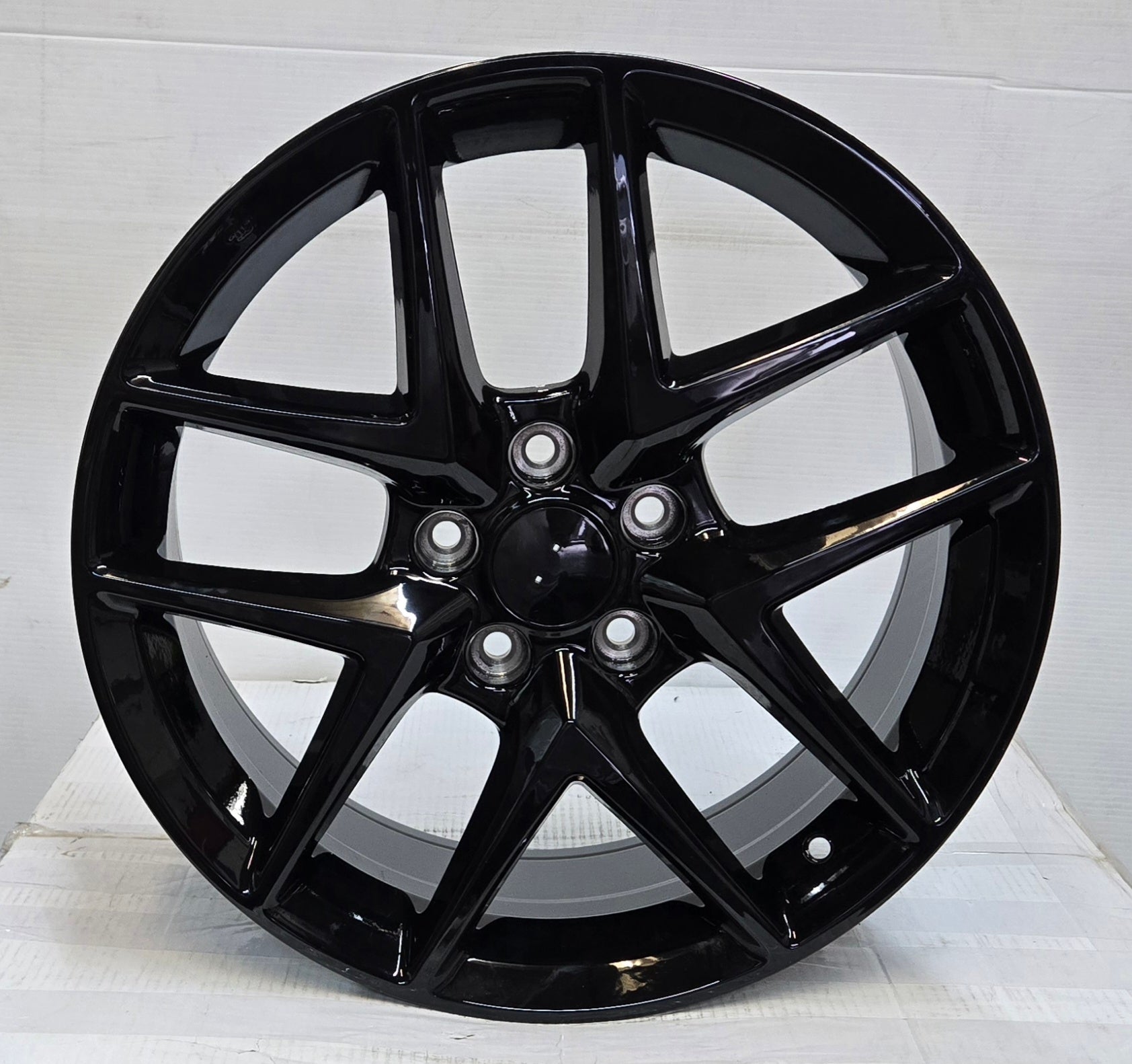 H3250F 18X8.0 5X114.3 CB64.1 ET50 GLOSS BLACK
