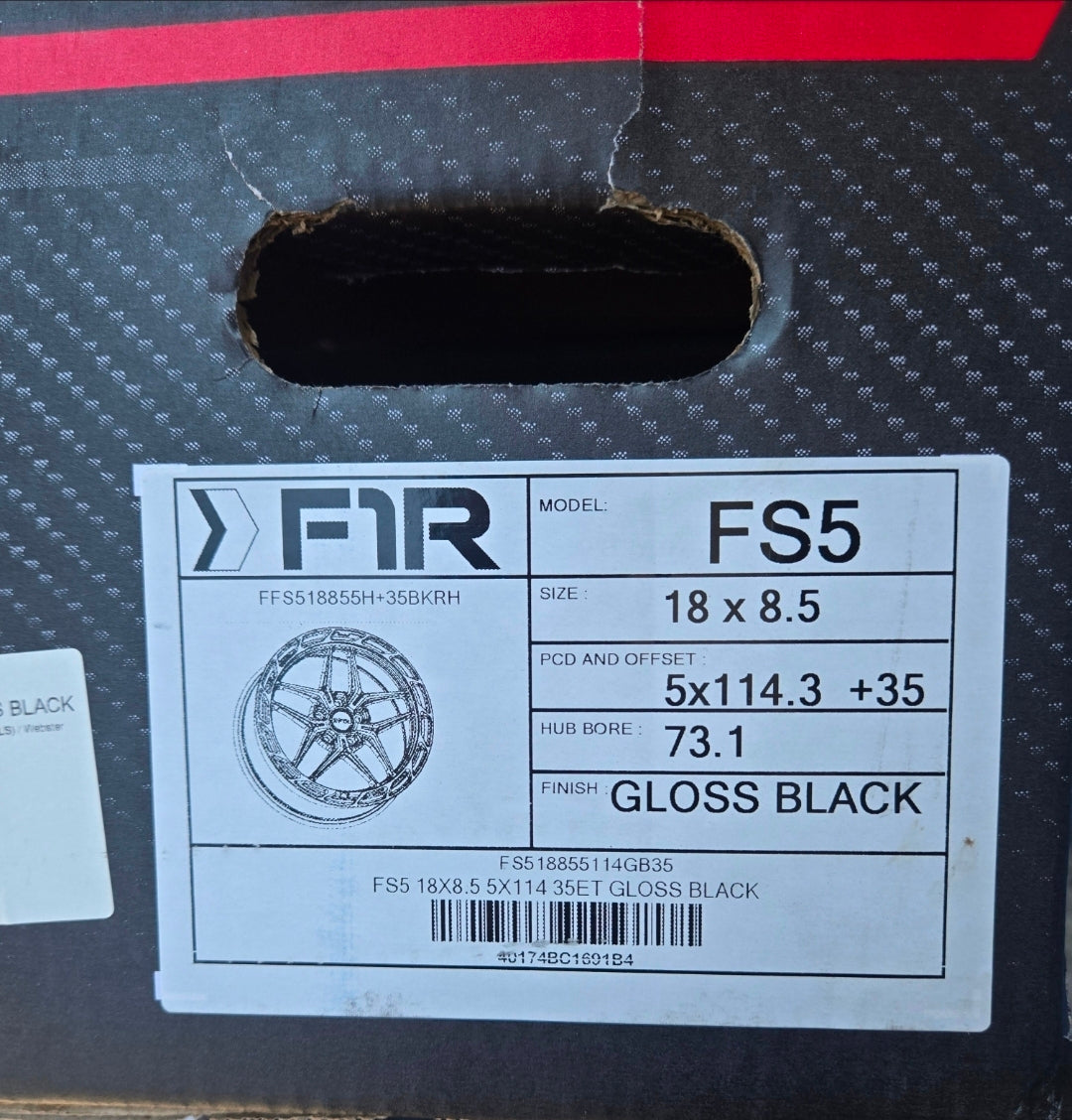 F1R FS5 18X8.5 5X114.3 GLOSS BLACK CB73.1 ET35