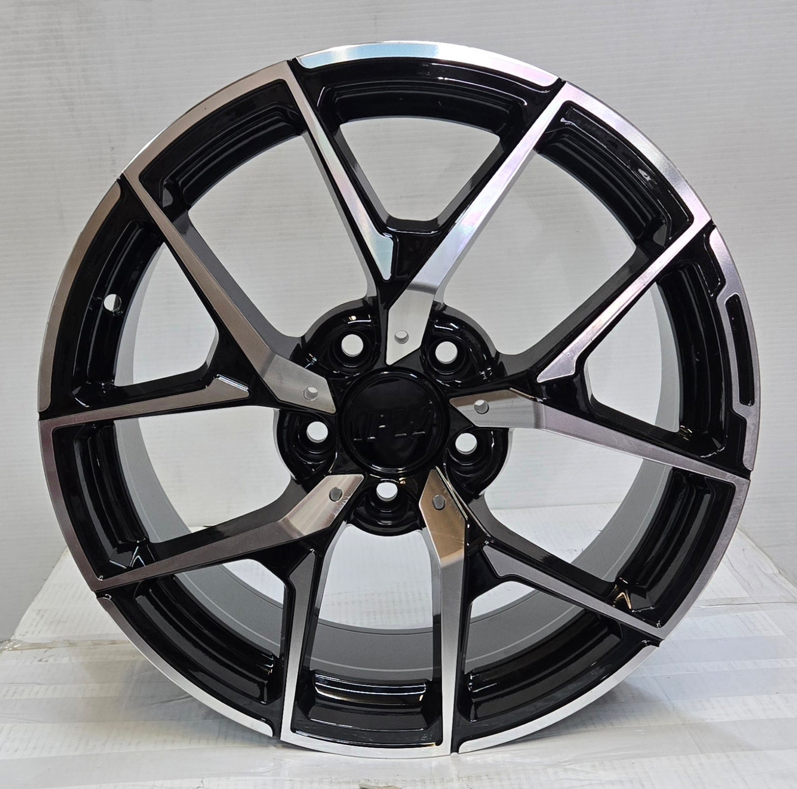 W838 17X8.0 5X112 BLACK MACHINED FACE CB66.1 ET35