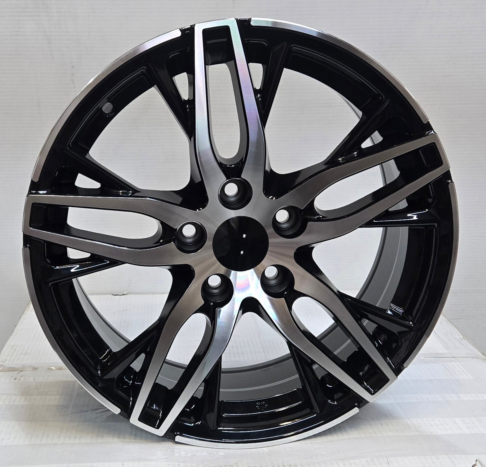 H944F 17X7.5 5X114.3 BLACK MACHINED FACE CB64.1 ET40
