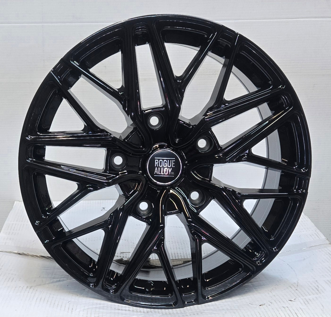 OE-0377 18X8.0 5X160 PIANO BLACK CB65.1 ET60