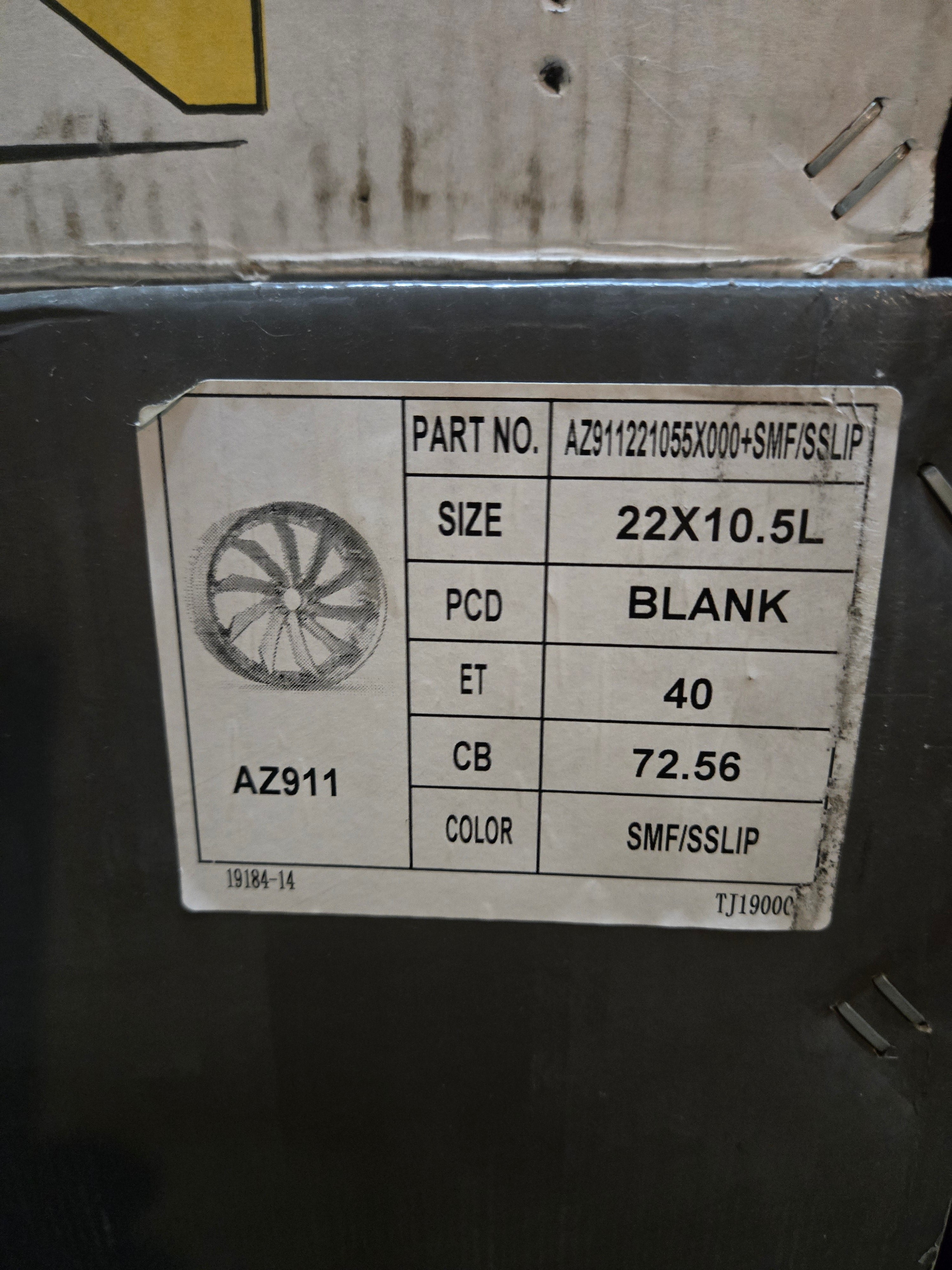 AZAD 911 22X10.5 BLANK SILVER SSLIP CB72.1 ET40