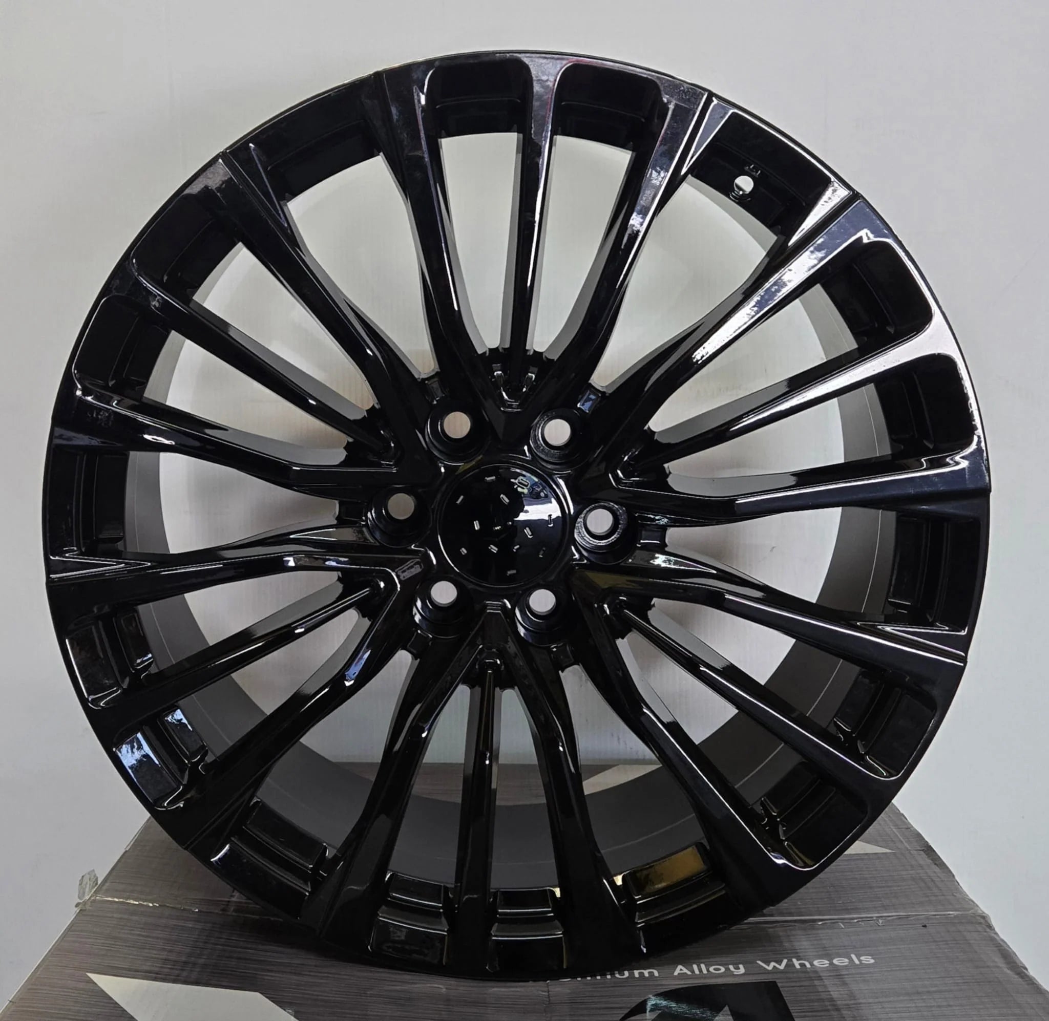 W582 22X9.0 6X132 GLOSS BLACK