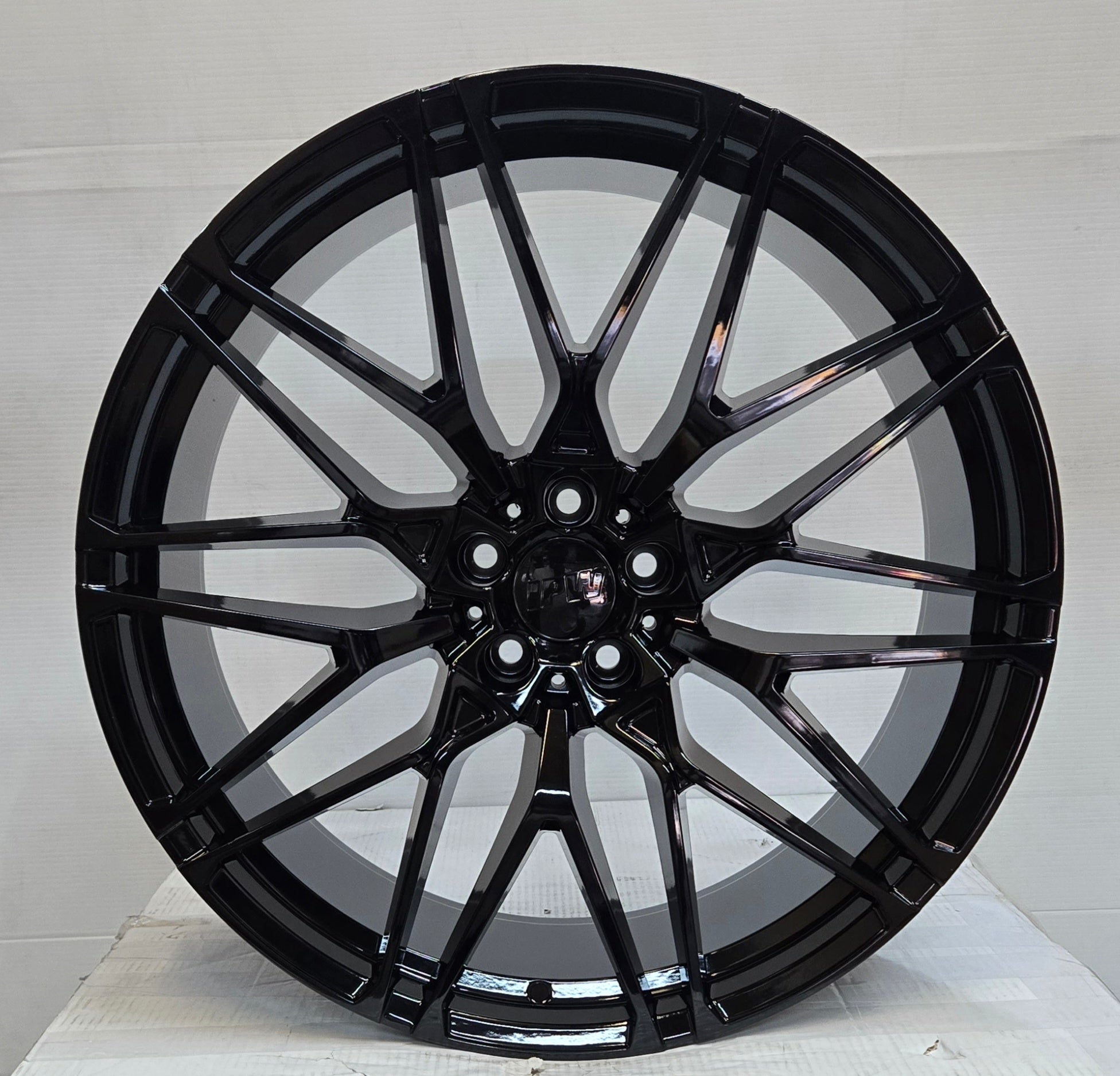 W741 22X10.5 5X112 GLOSS BLACK CB66.6 ET35