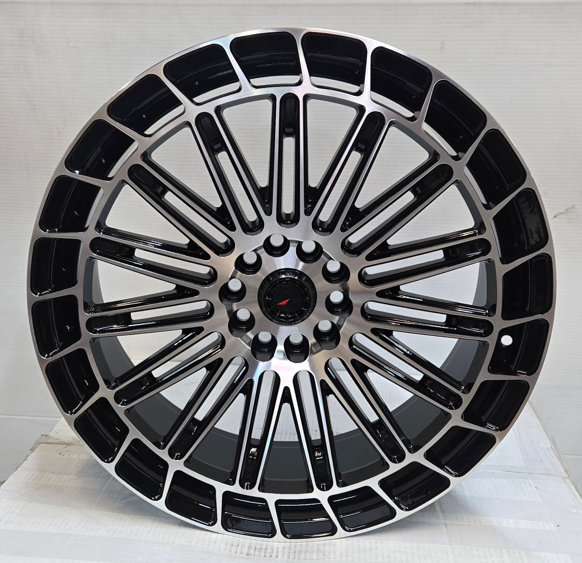 AXIA AF-31 20X8.5 5X114.3 5X120 GLOSS BLACK MACHINED FACE CB73.1 ET35
