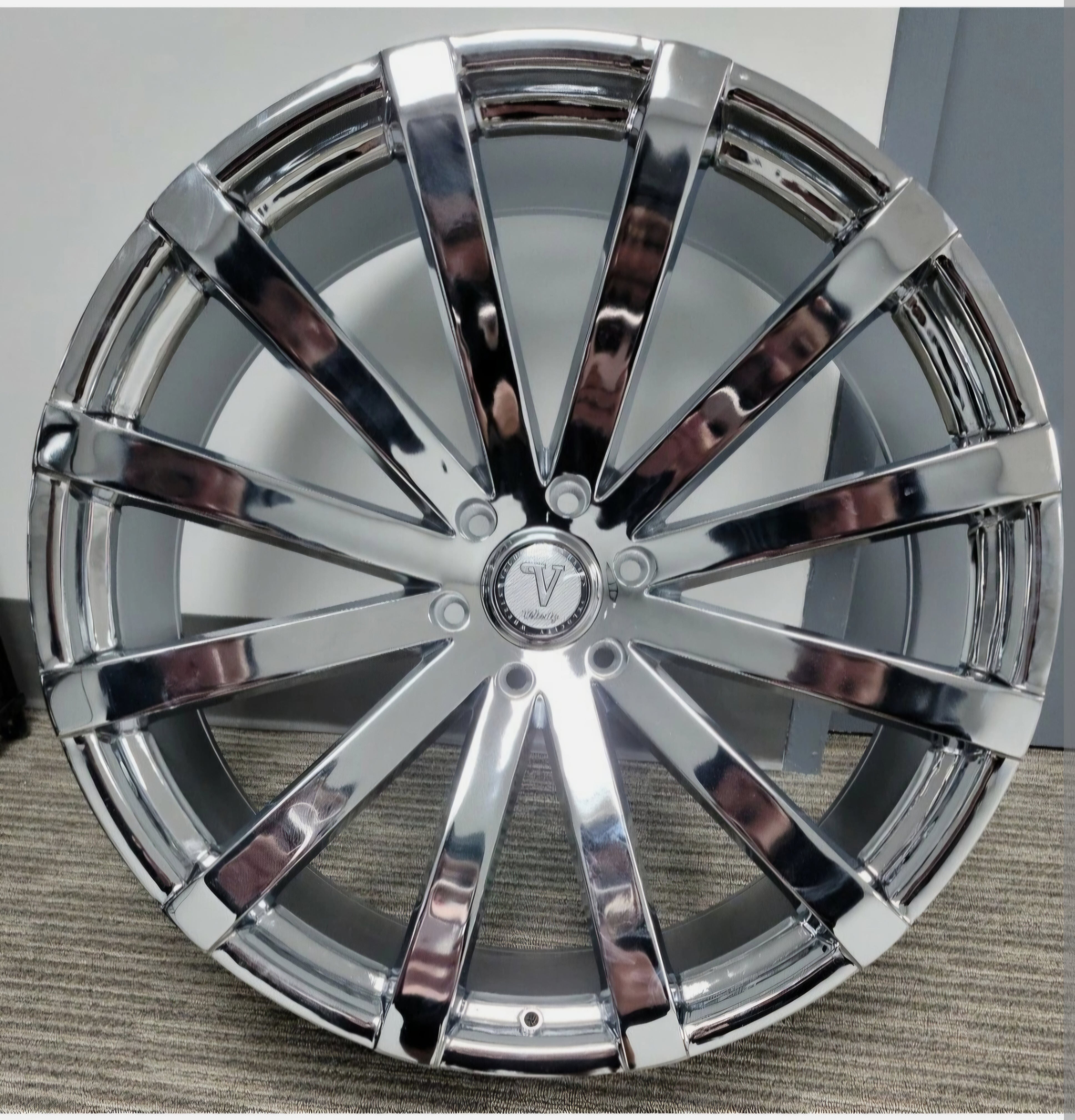 VW12A 24X8.5 5X114.3 CHROME CB73.1 ET30