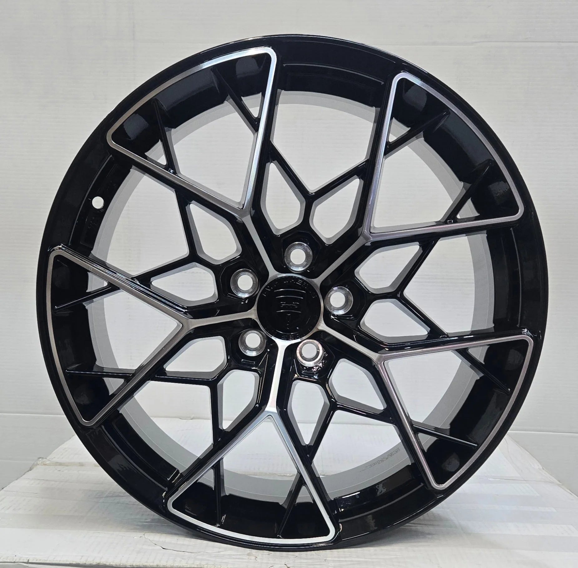 GWG NS2 18x8 5x105 GLOSS BLACK MACHINED FACE