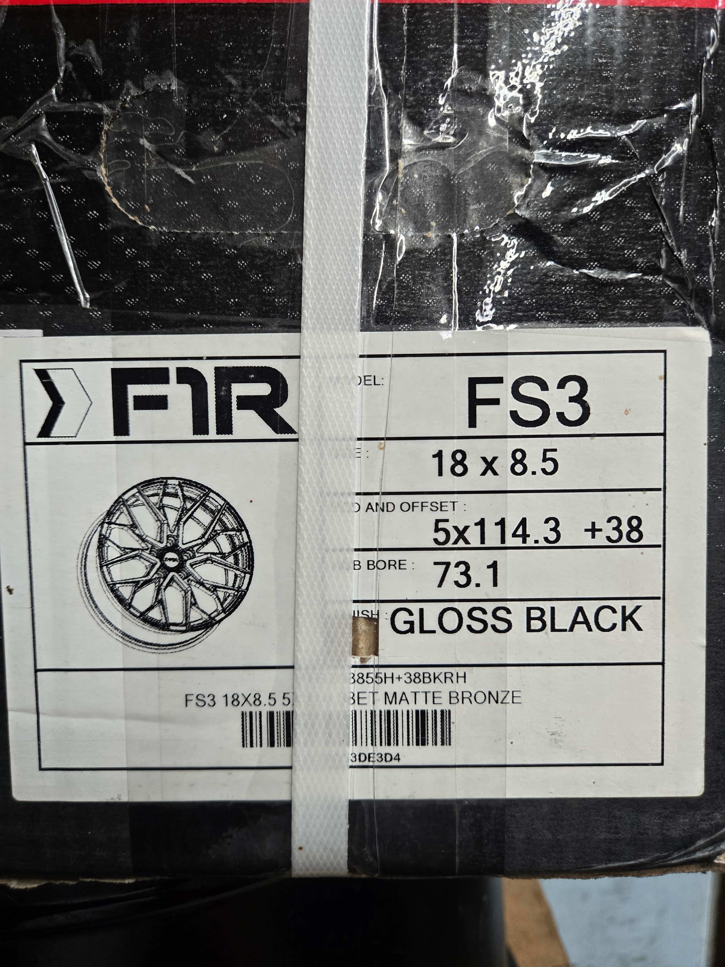 F1R FS3 18X8.5 5X114.3 GLOSS BLACK C 73.1 ET38