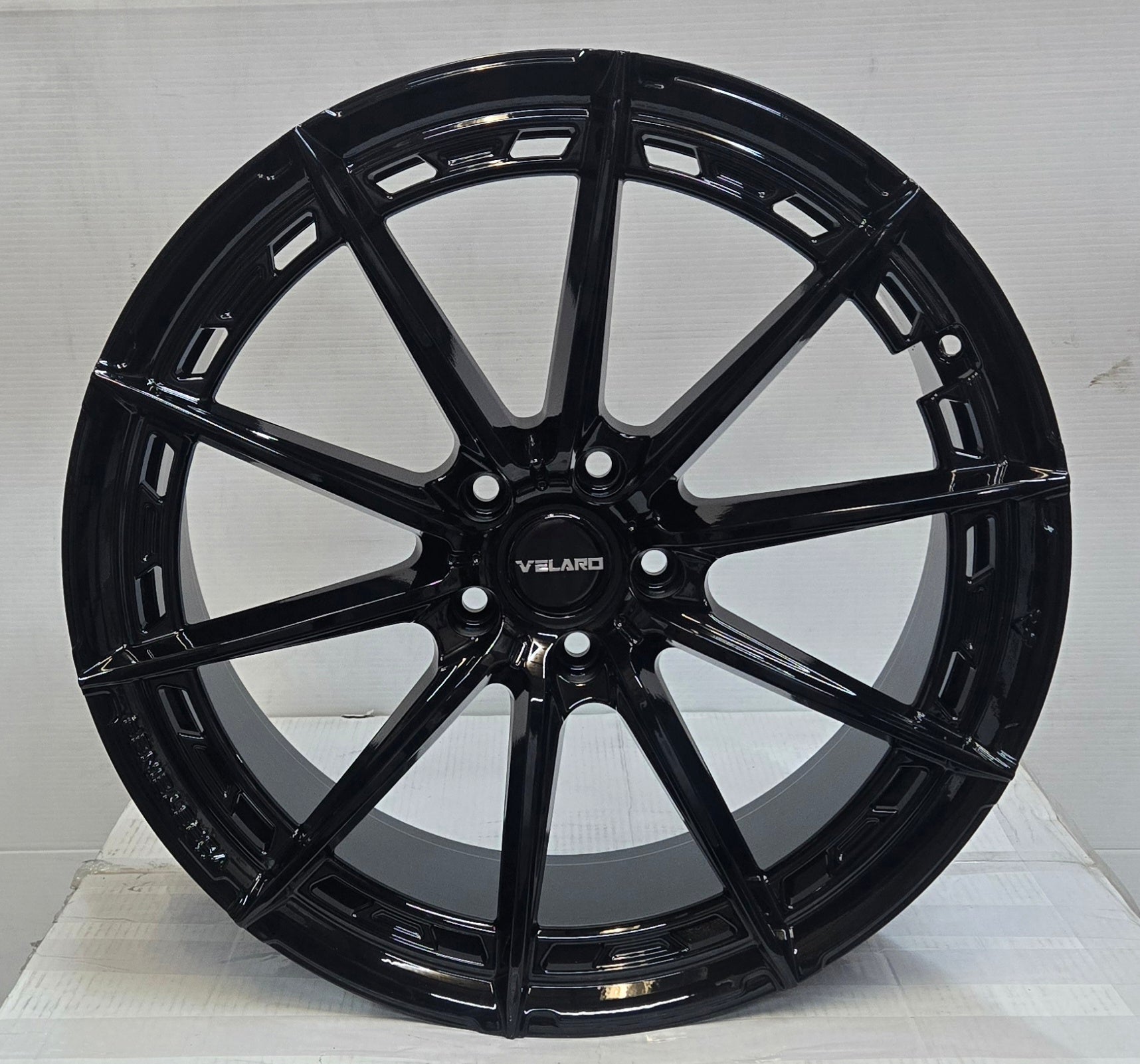 VELARO VR-41 20X9.0 5X114.3 GLOSS BLACK CB73.1 ET35
