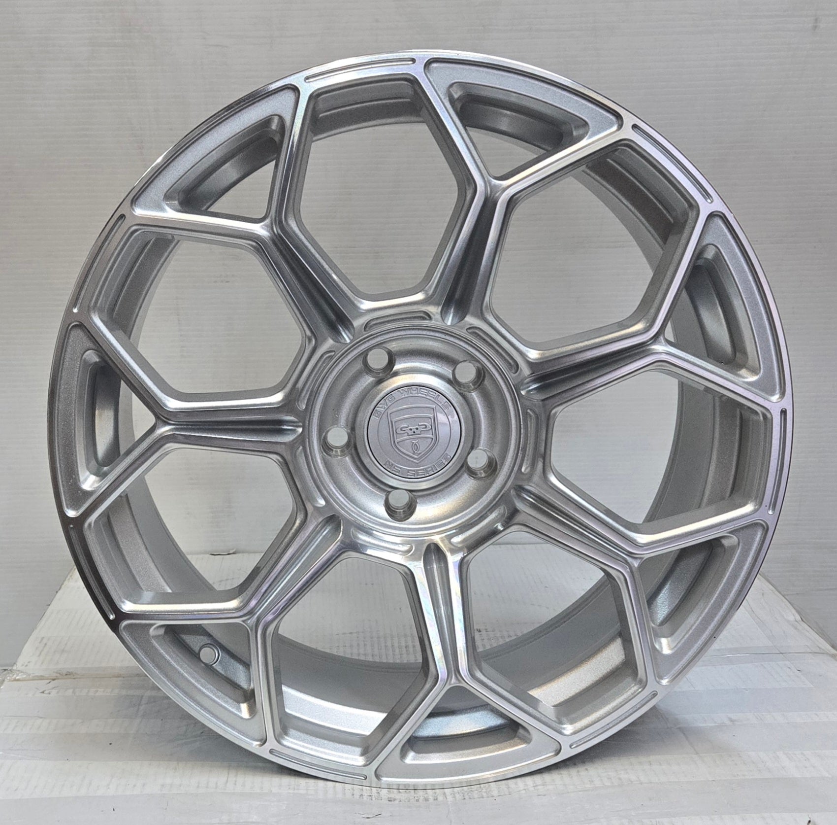 GWG NS6 18X8.5 5X108 5X110 SILVER CB74.1 ET35
