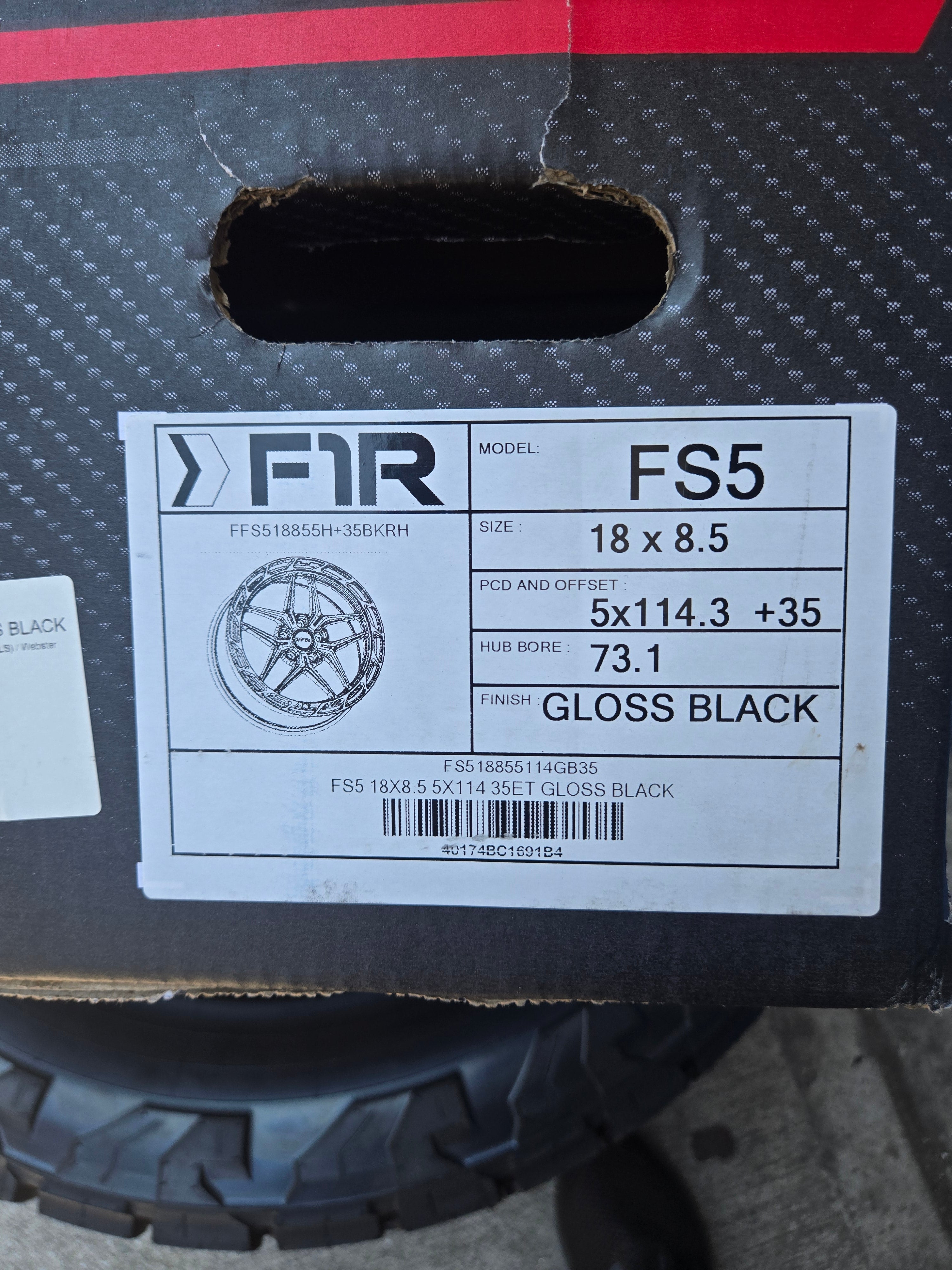 F1R FS5 18X8.5 5X114.3 GLOSS BLACK CB73.1 ET35