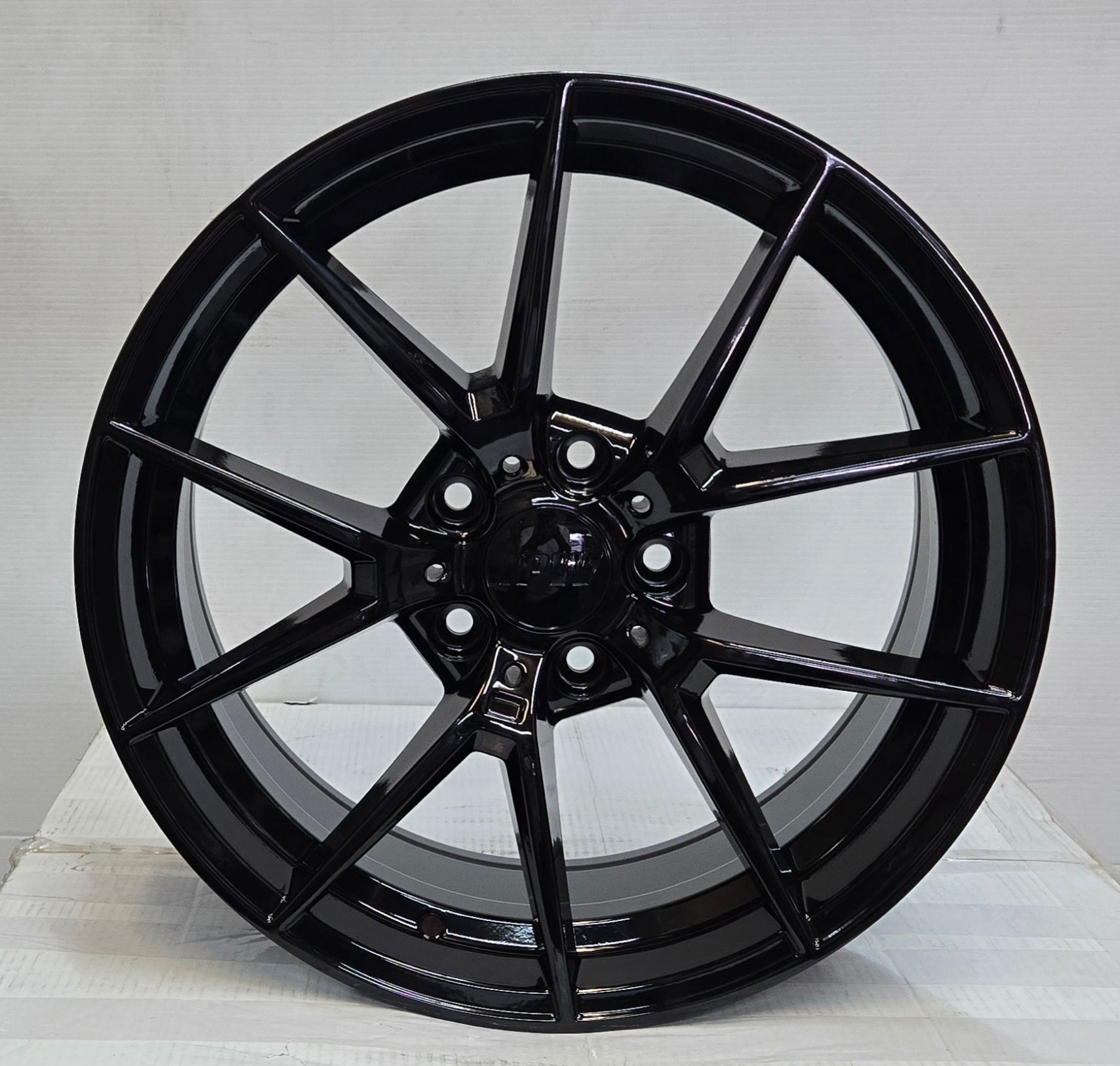 W705 18X8.0 5X120 GLOSS BLACK CB72.56 ET35