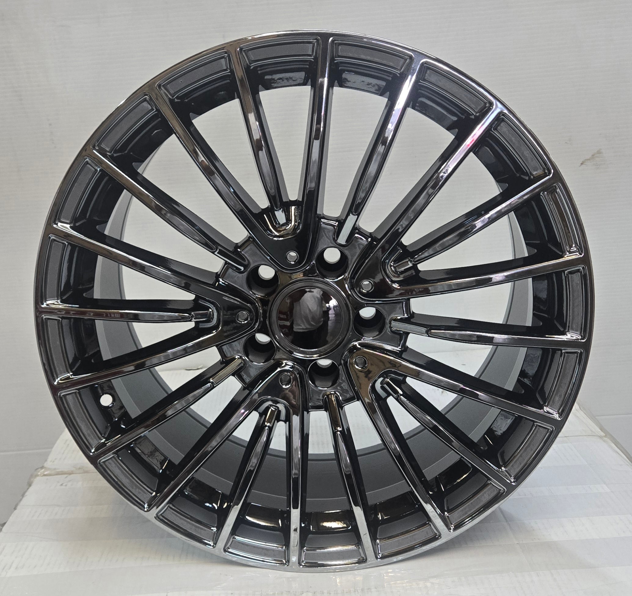 W812 18X8.5 5X112 BLACK CRHOME CB66.1 ET35