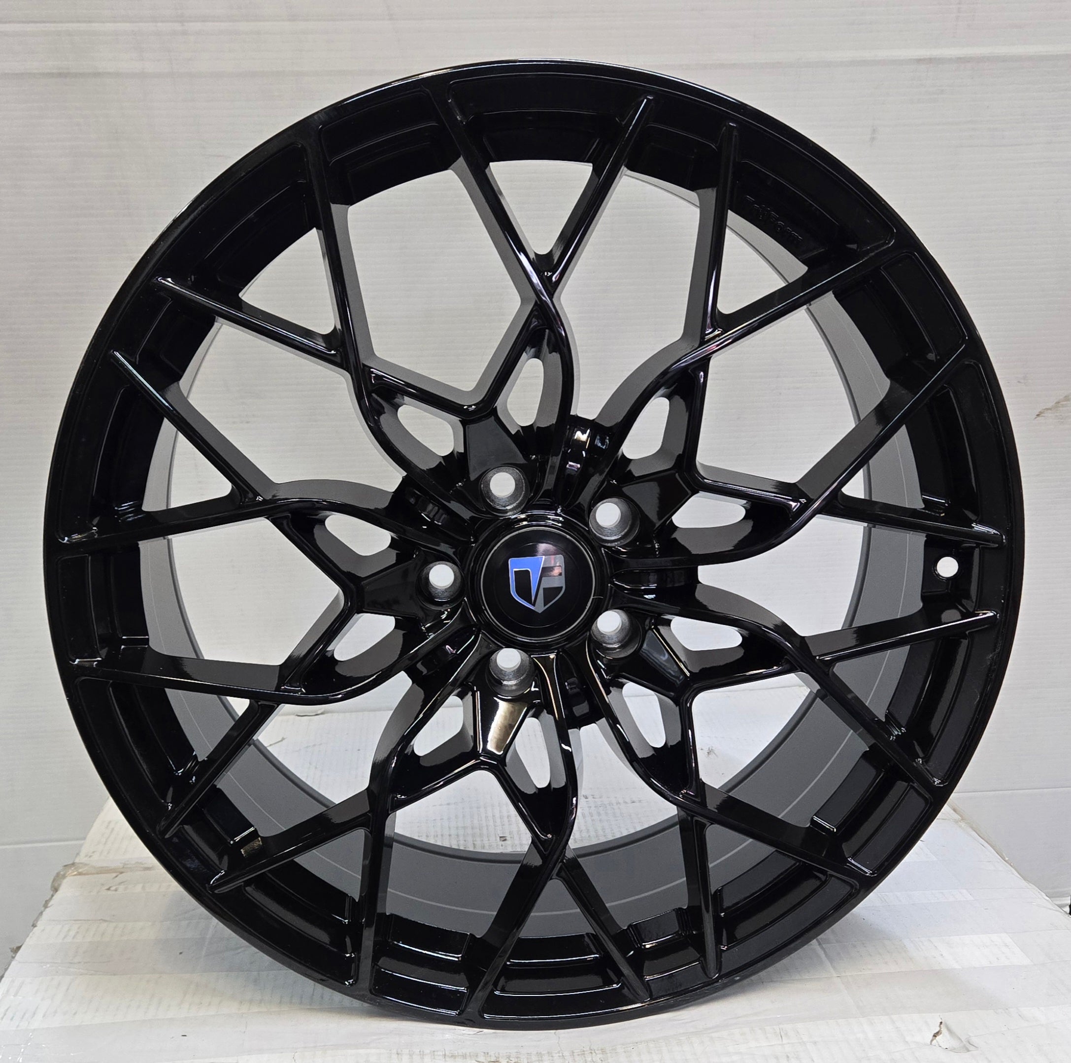 FORM CORN SEAT 20X8.5 5X114.3 GLOSS BLACK CB73.1 ET38