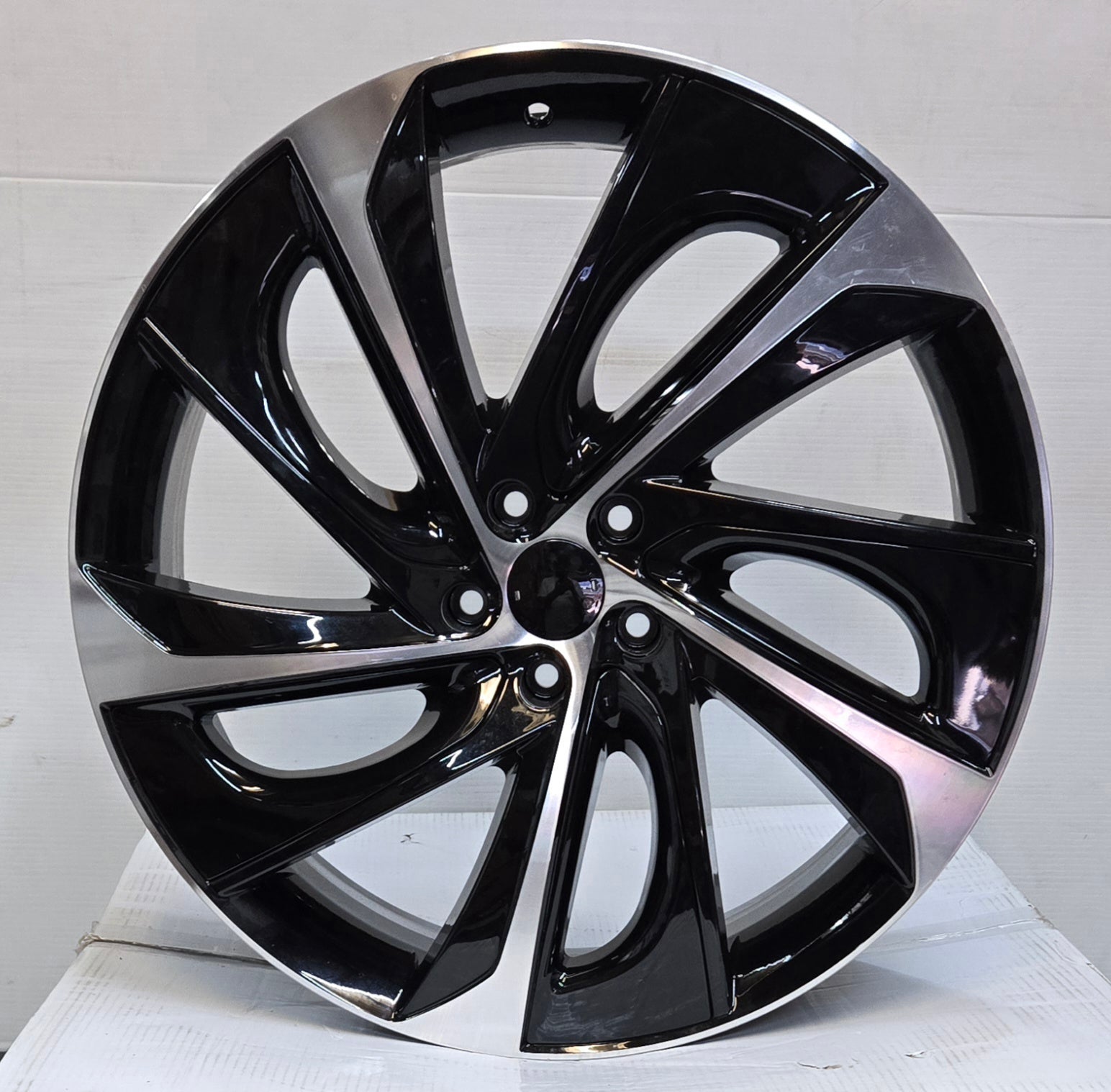 LEX 69402 HYBRID 22X8.0 5X114.3 BLACK MACHINED FACE CB73.1 ET40